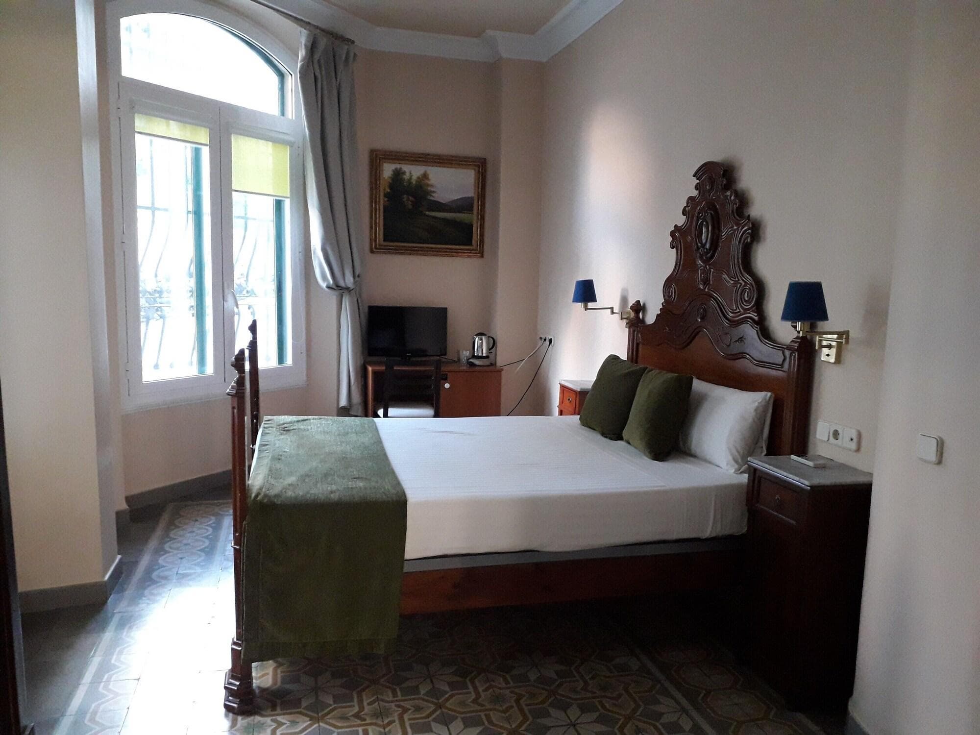 Hotel Noucentista, Room
