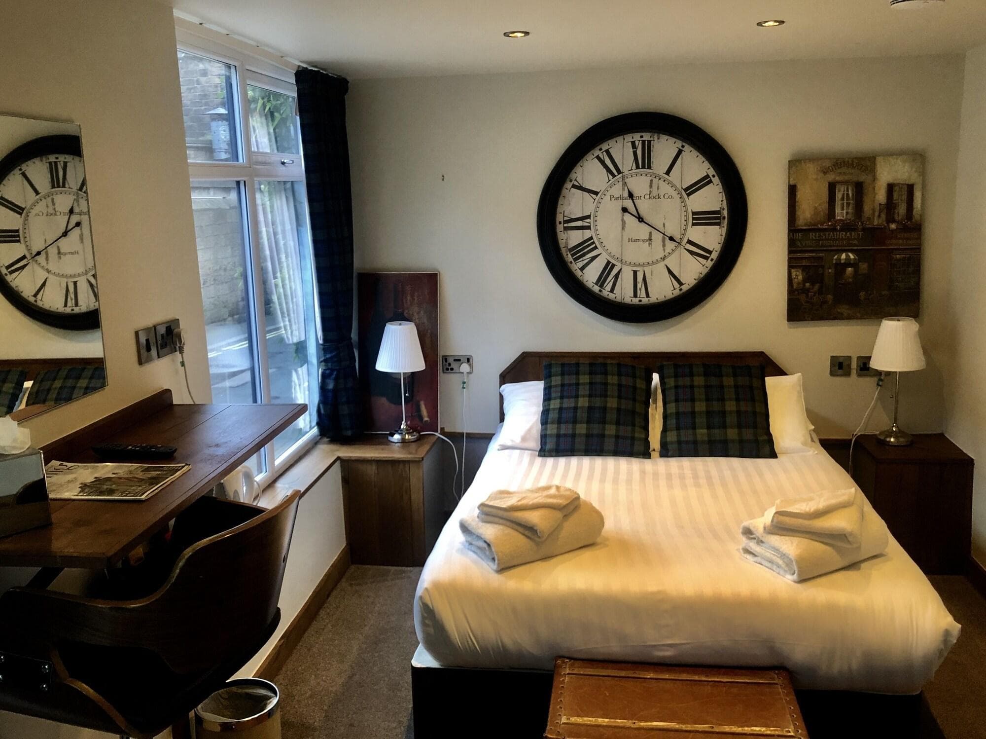 Inn At Cheltenham Parade, Room