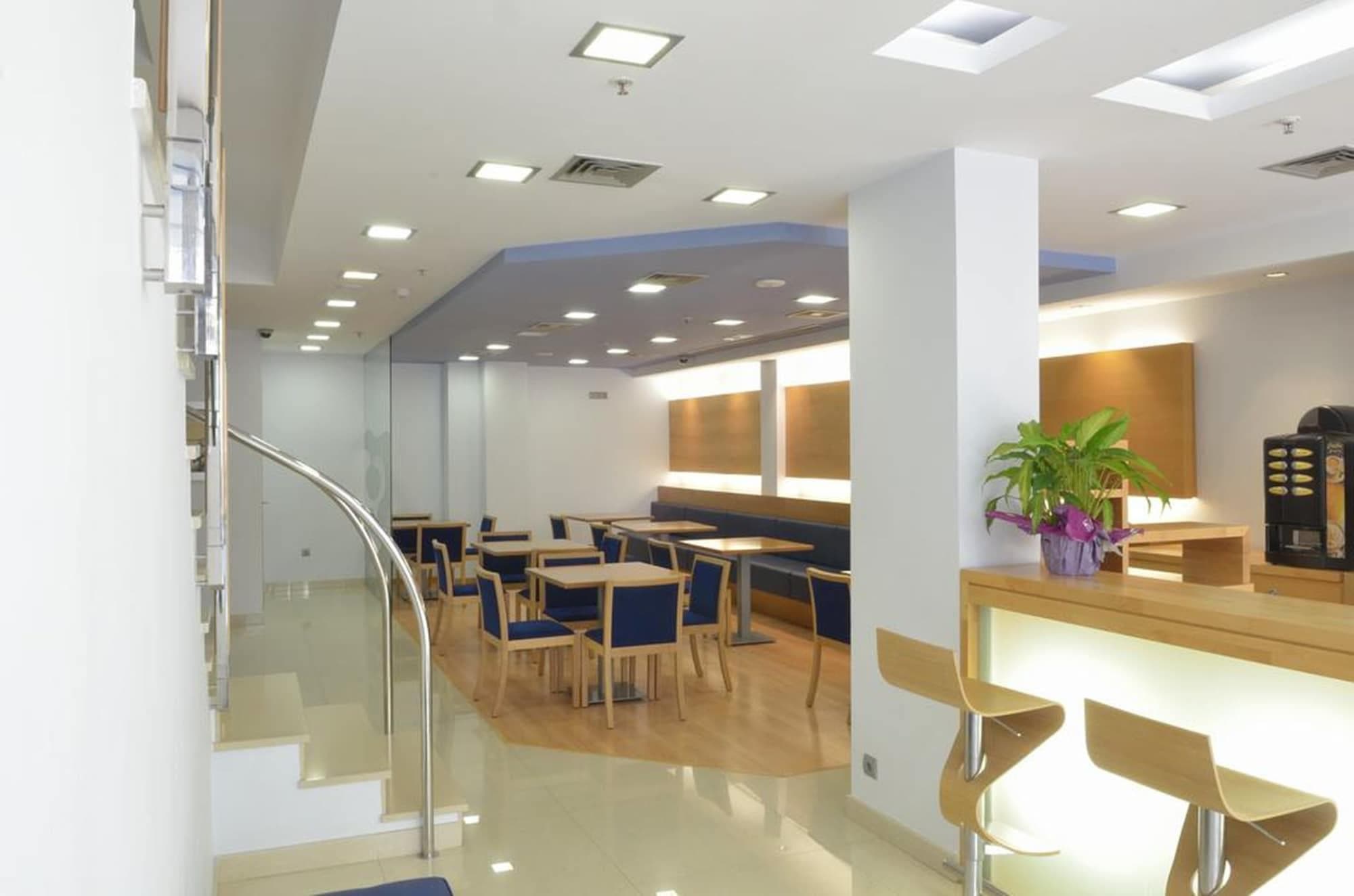 Hotel Del Port, Restaurant