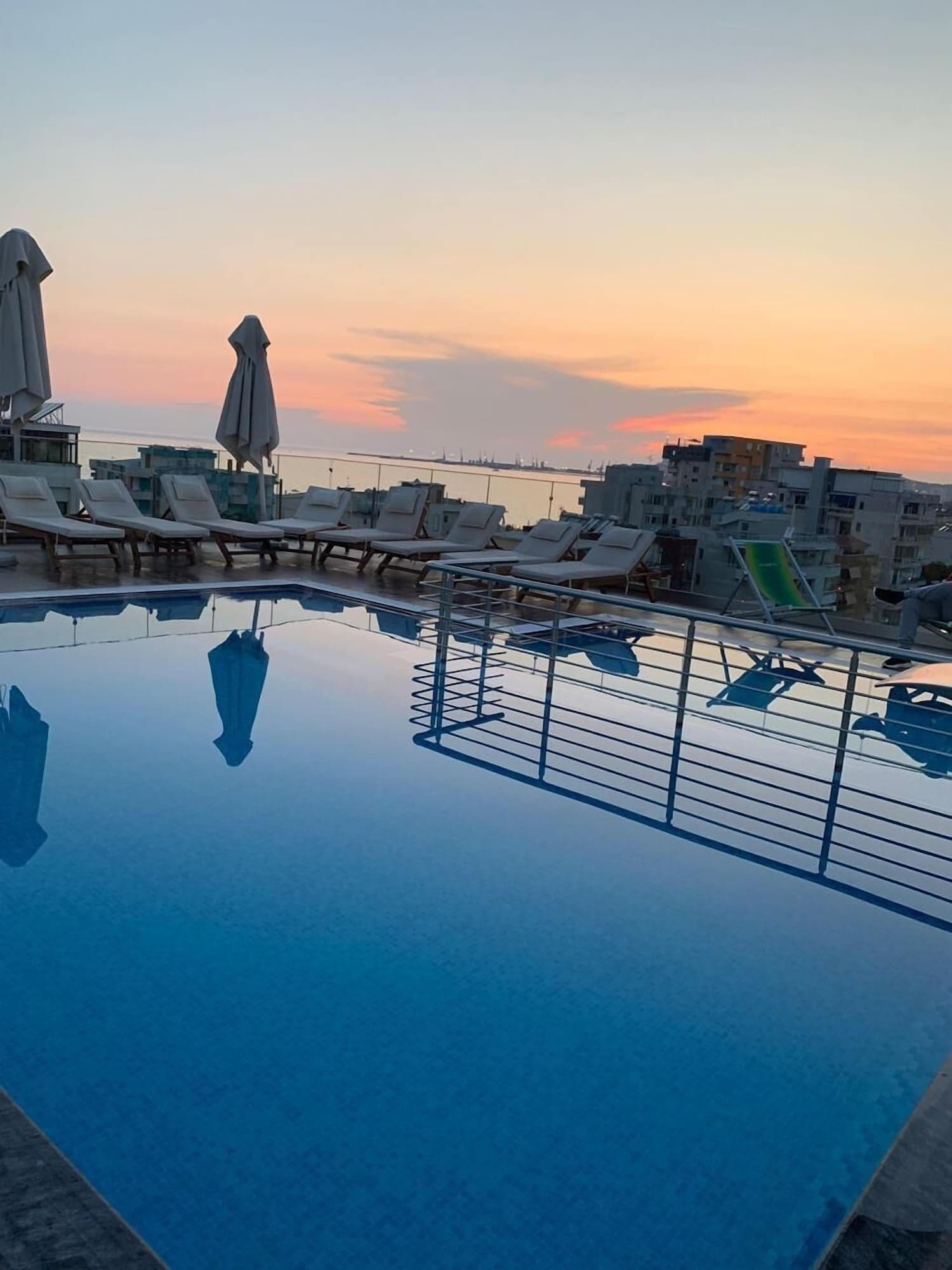 Empire Hotel, Sports and Entertainment