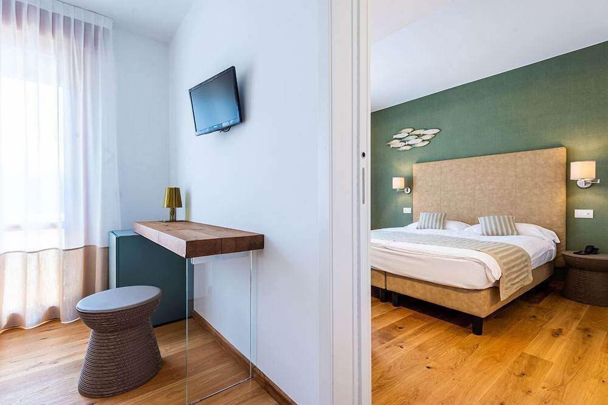 Junior Family Hotel, Room