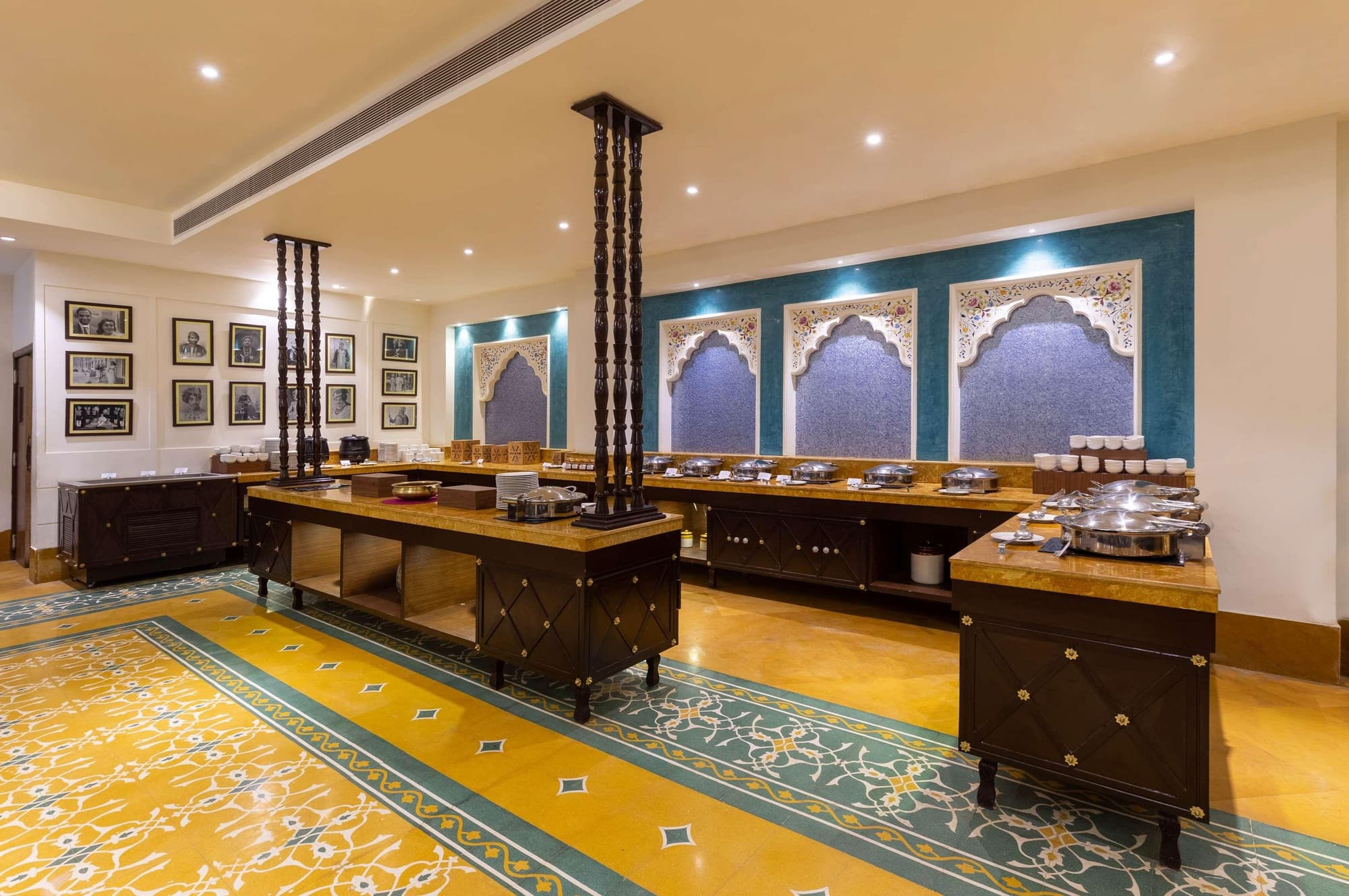 Sairafort Sarovar Portico, Restaurant