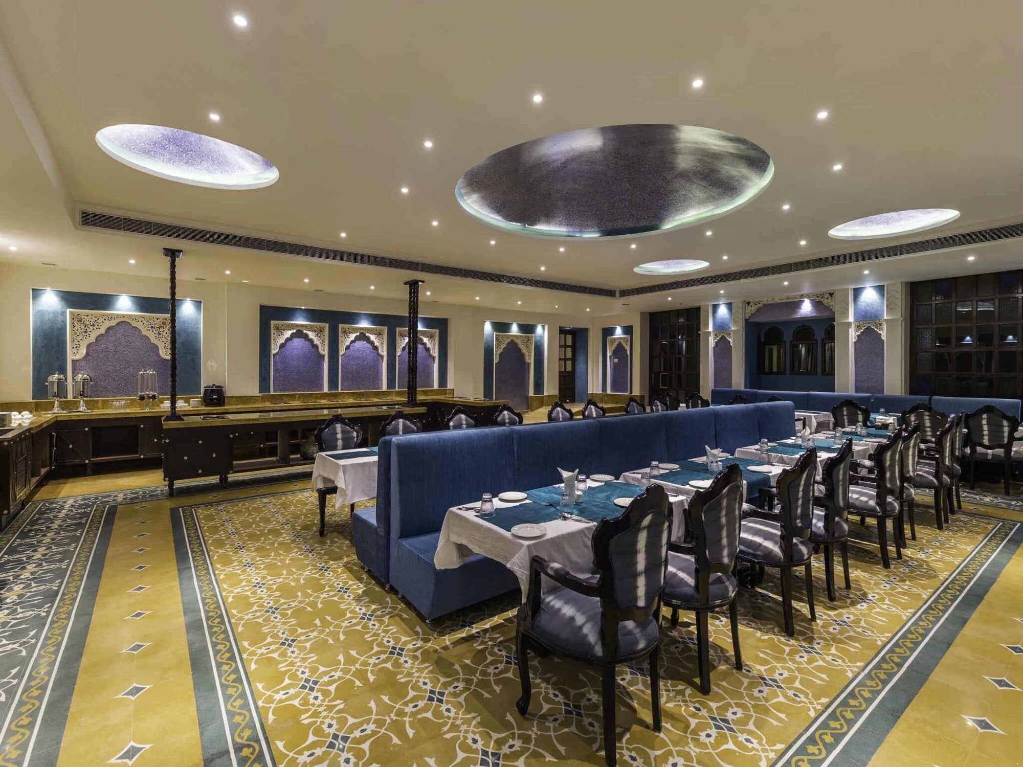 Sairafort Sarovar Portico, Restaurant