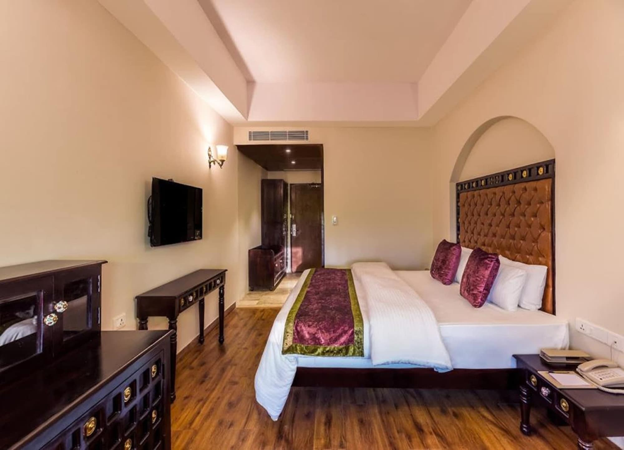 Sairafort Sarovar Portico, Room