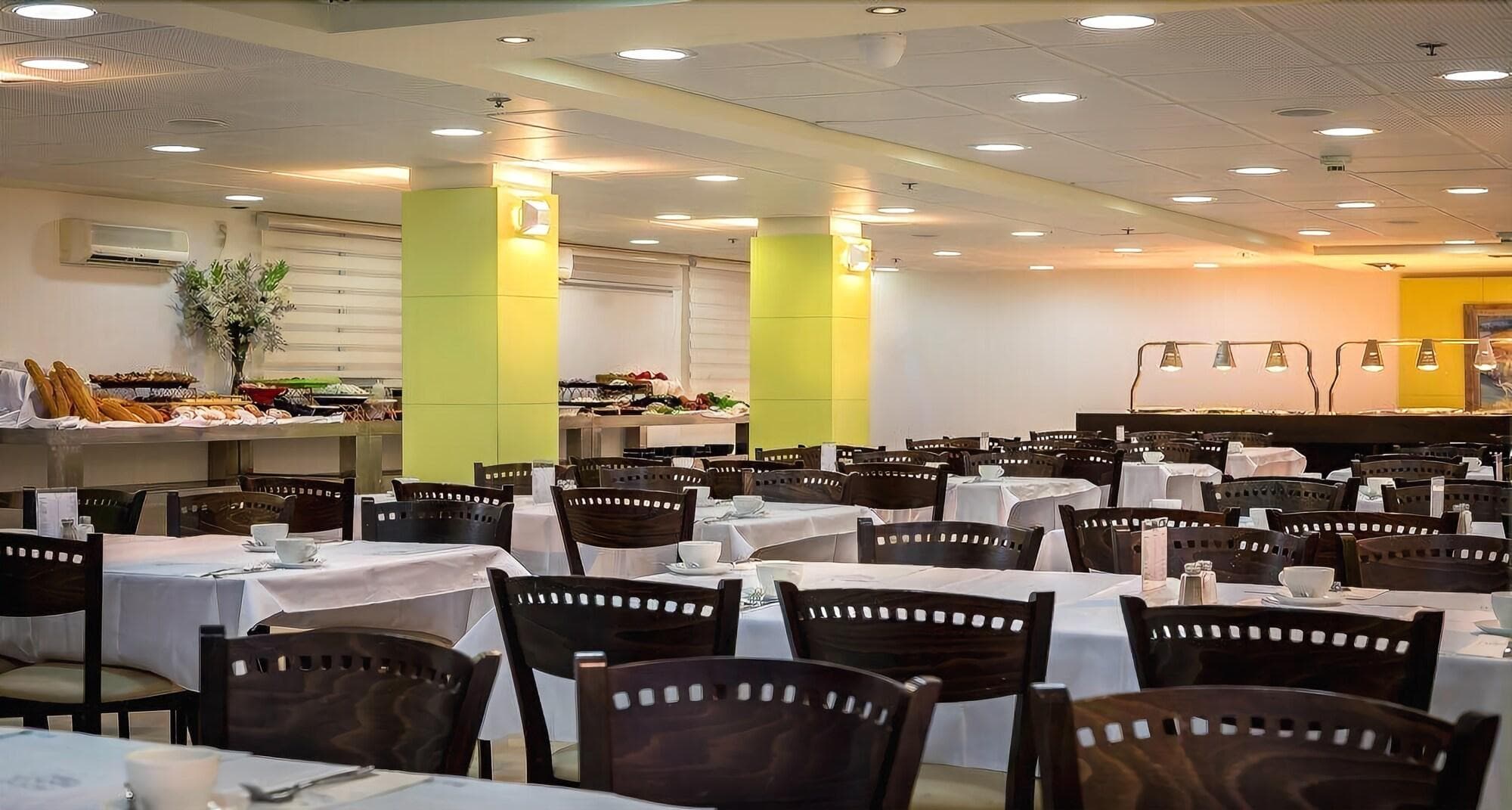 Acco Beach Hotel, Restaurant