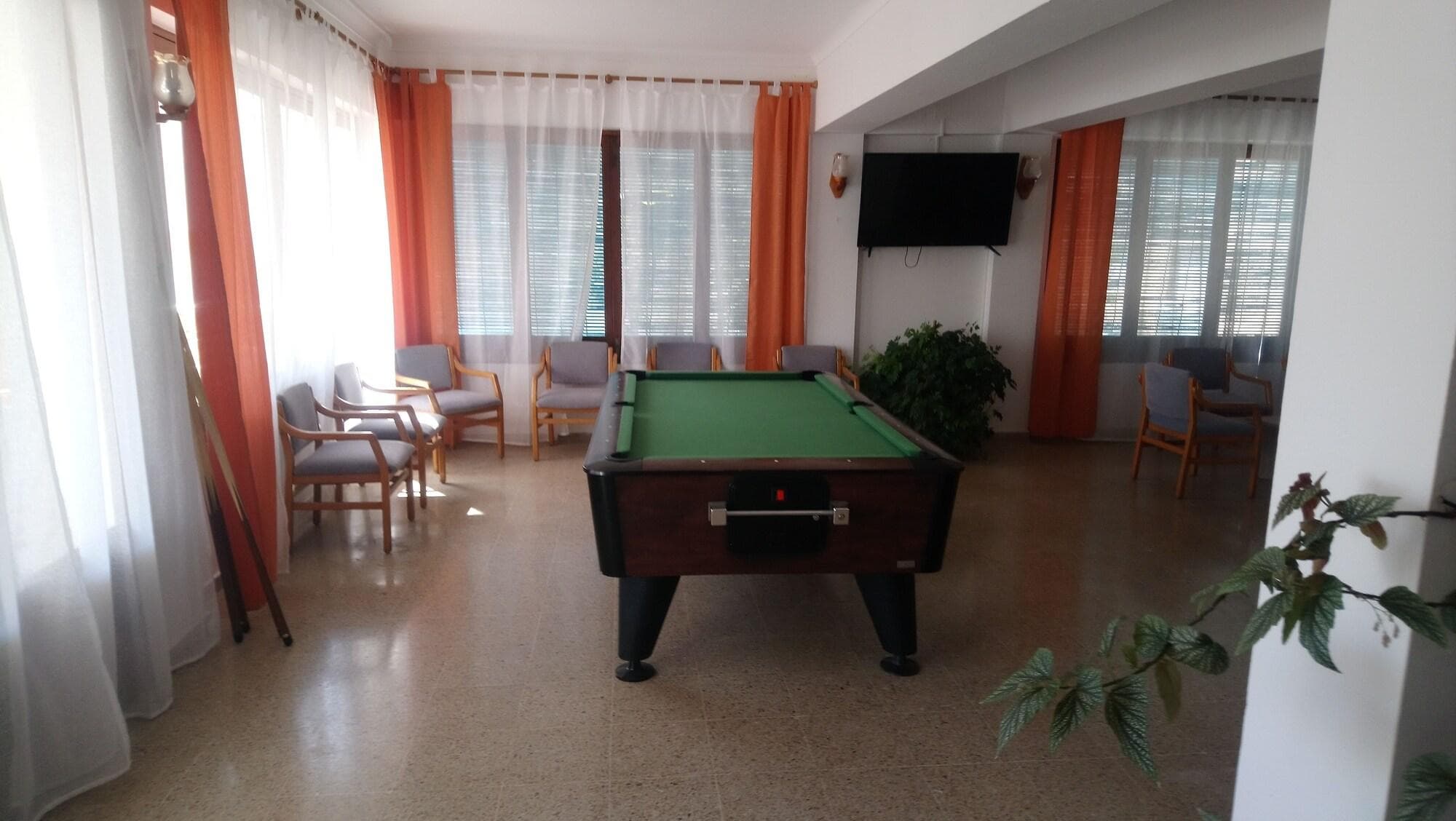 Hostal Pepe, Sports and Entertainment