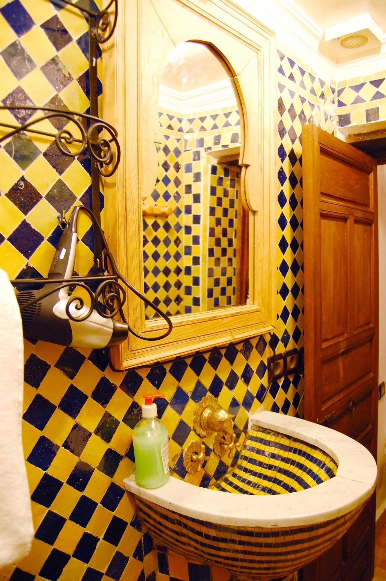 Riad Fes Aicha, Sports and Entertainment