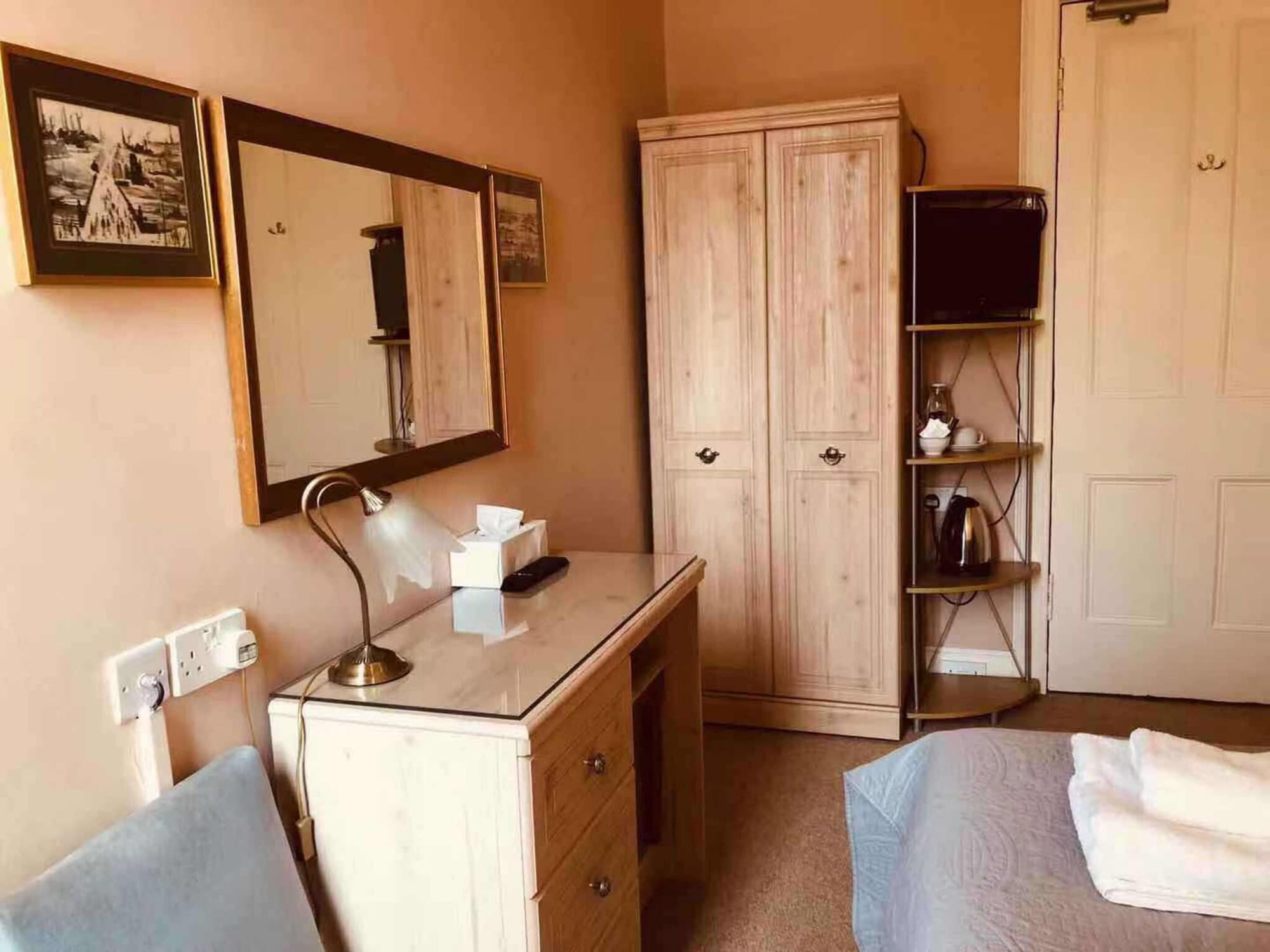 Allison House 16 Guesthouse, Room