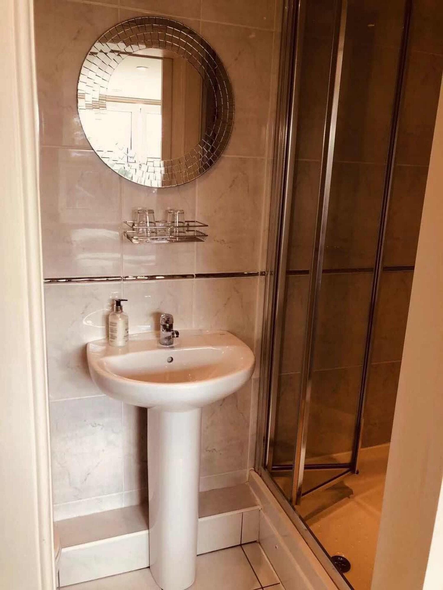 Allison House 16 Guesthouse, Room