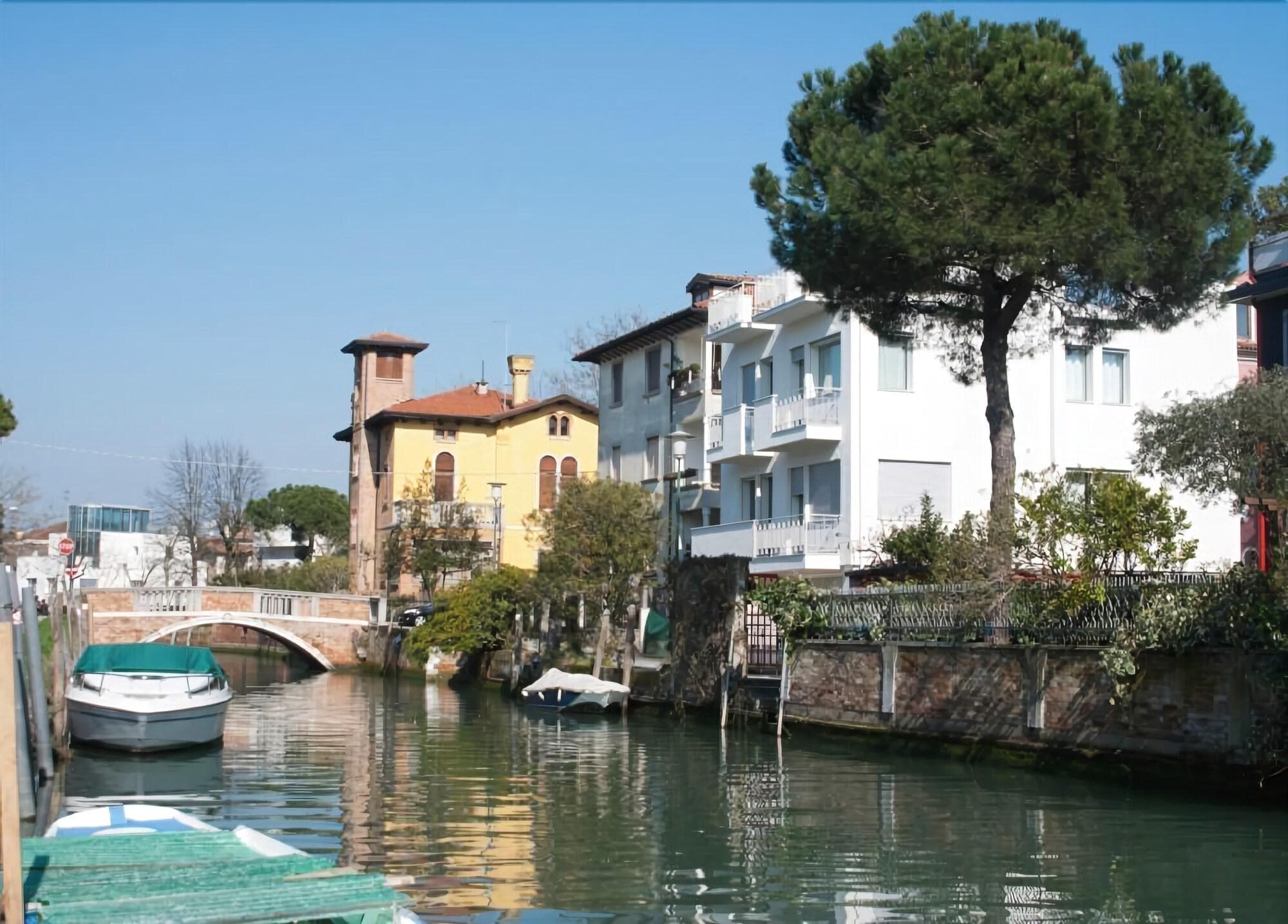 Villa Venice Movie, General view