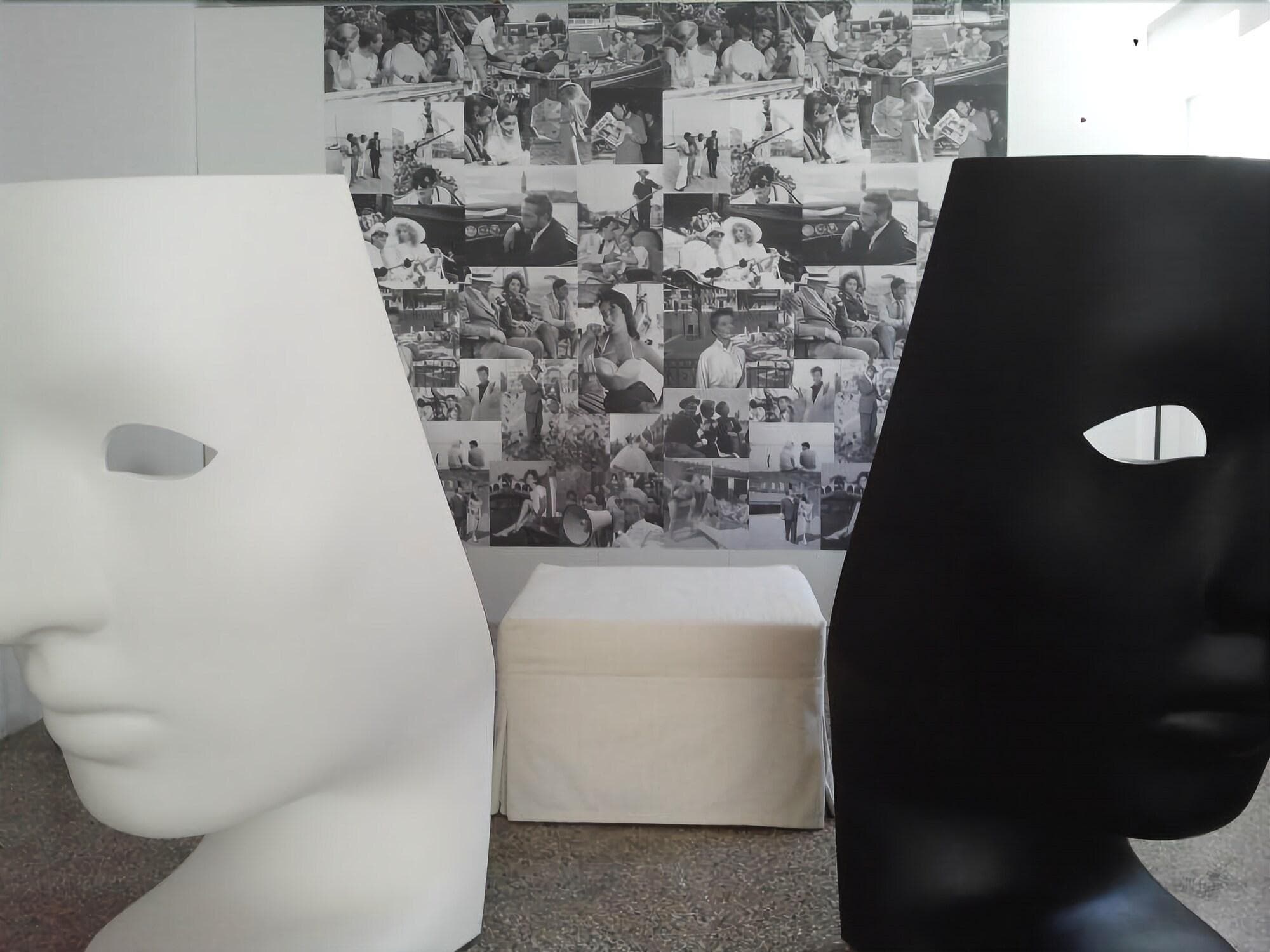 Villa Venice Movie, Lobby