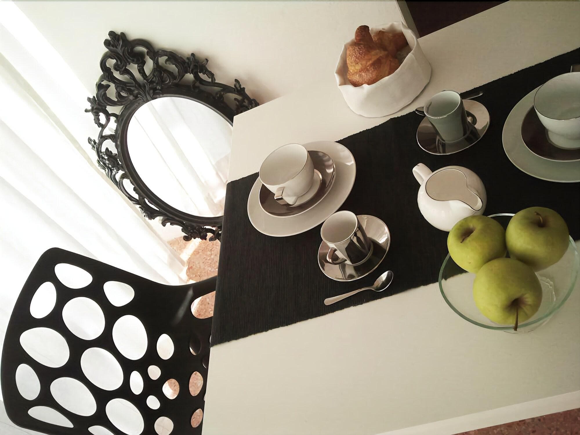 Villa Venice Movie, Restaurant