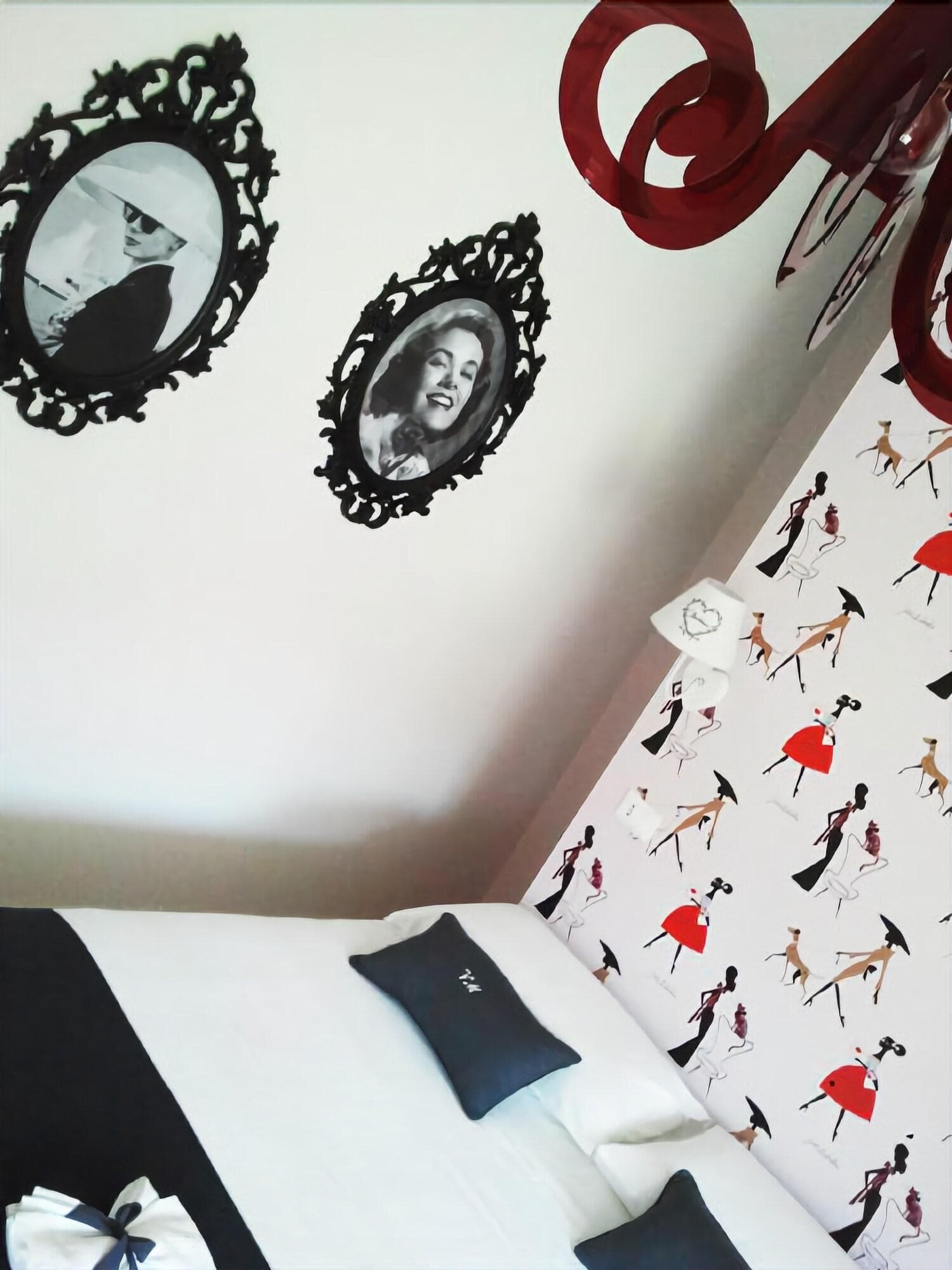 Villa Venice Movie, Room