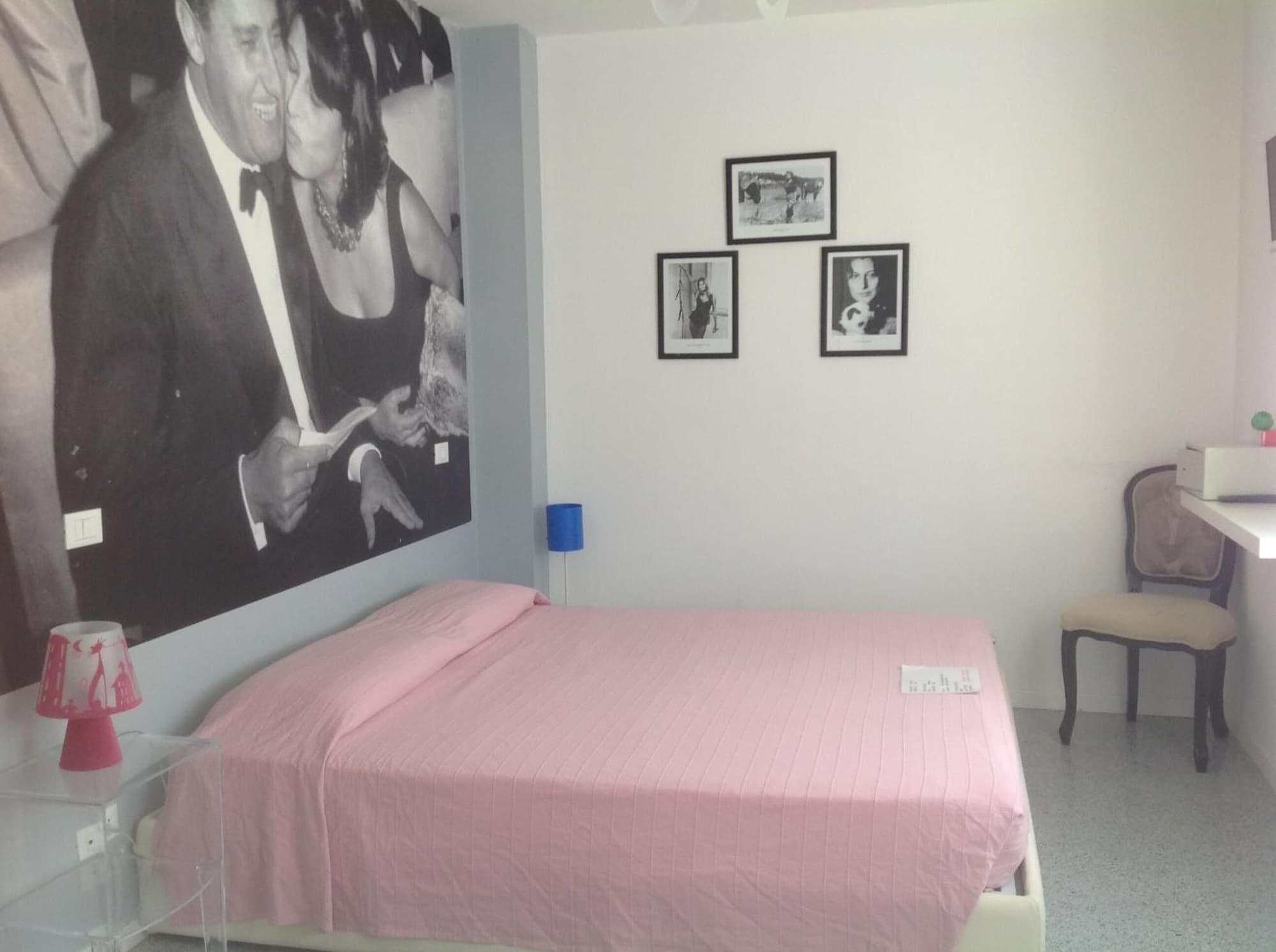 Villa Venice Movie, Room