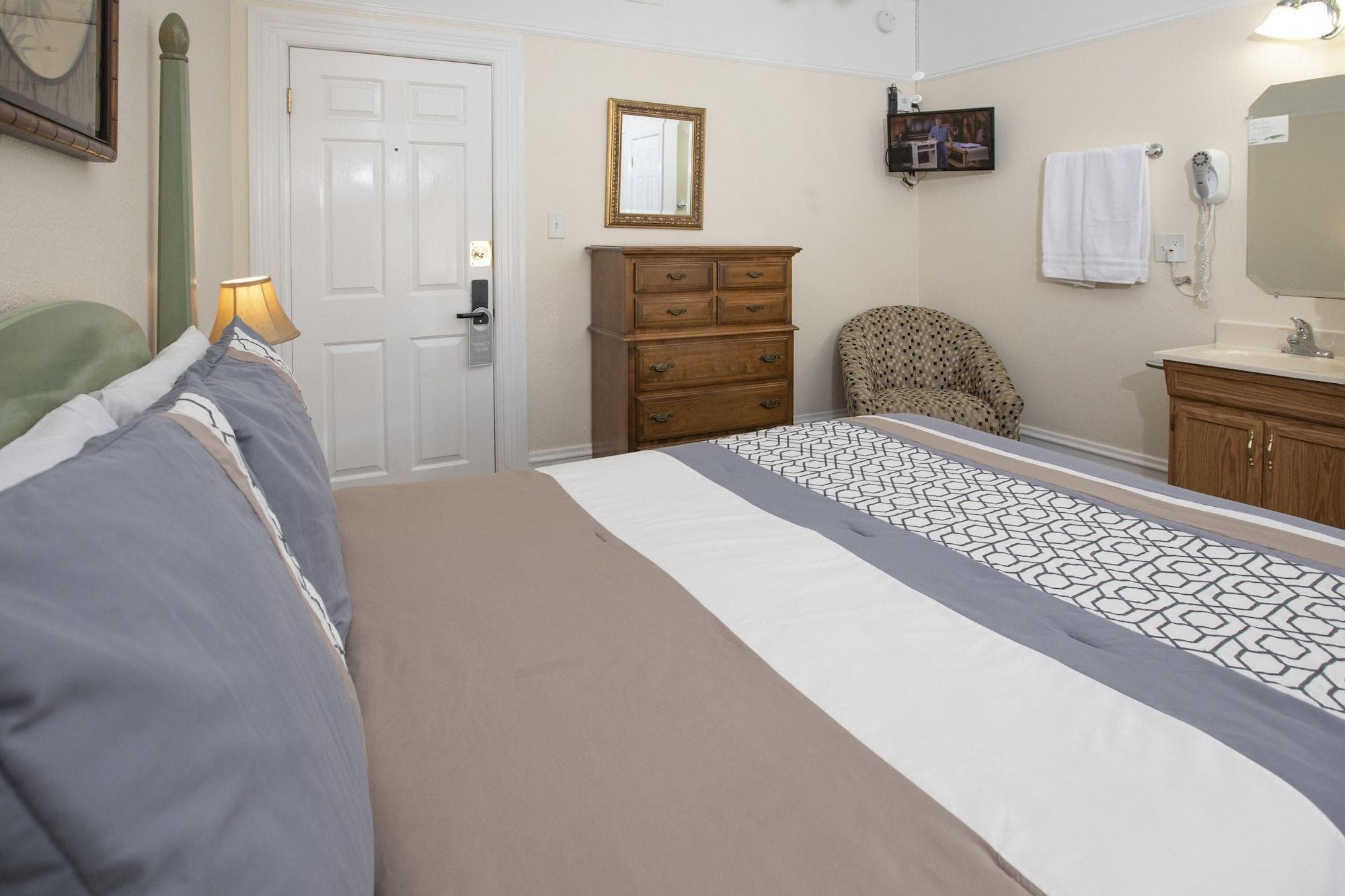 Hayes Valley Inn, Room