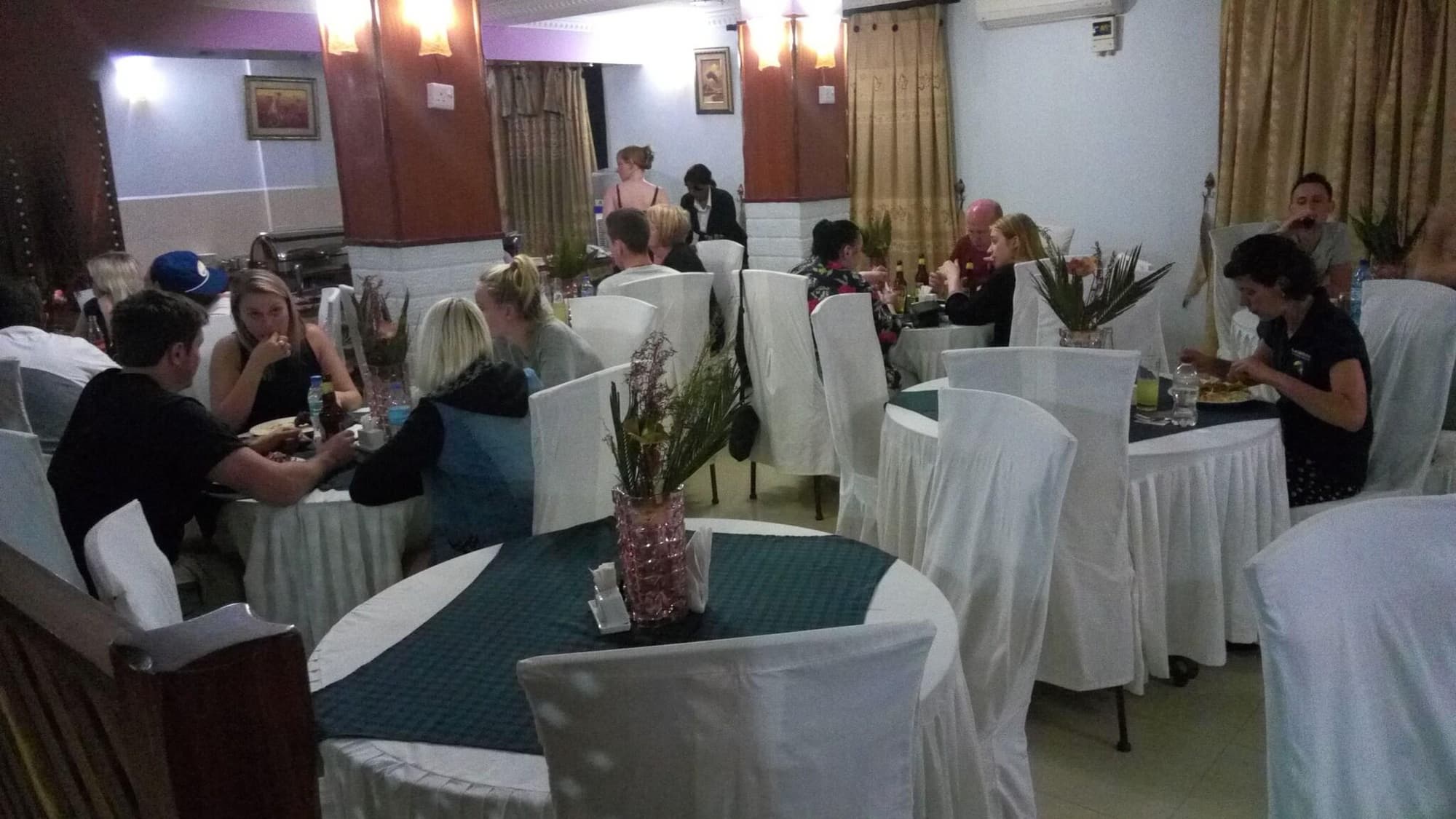 Natron Palace Hotel, Restaurant