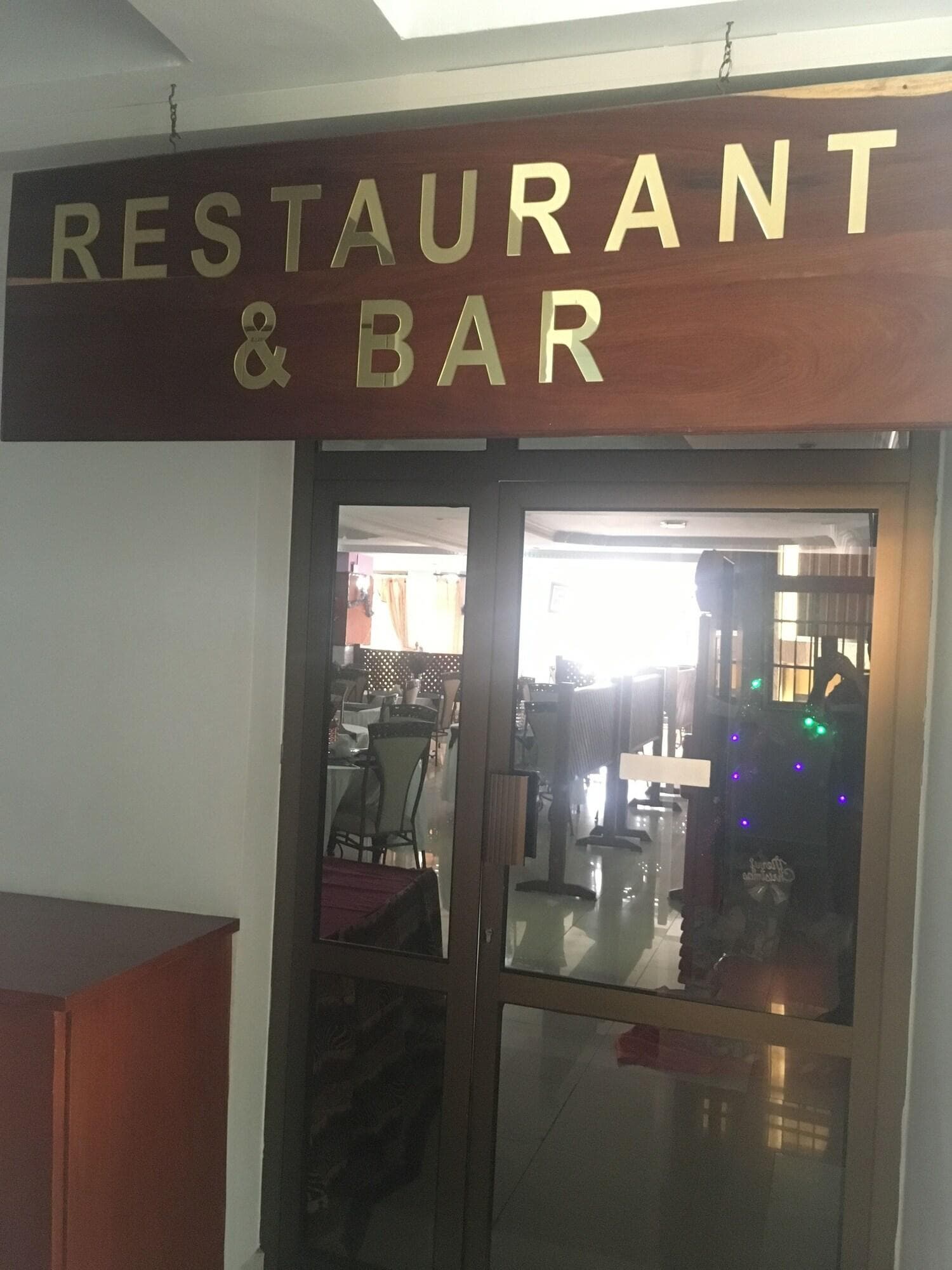 Natron Palace Hotel, Restaurant