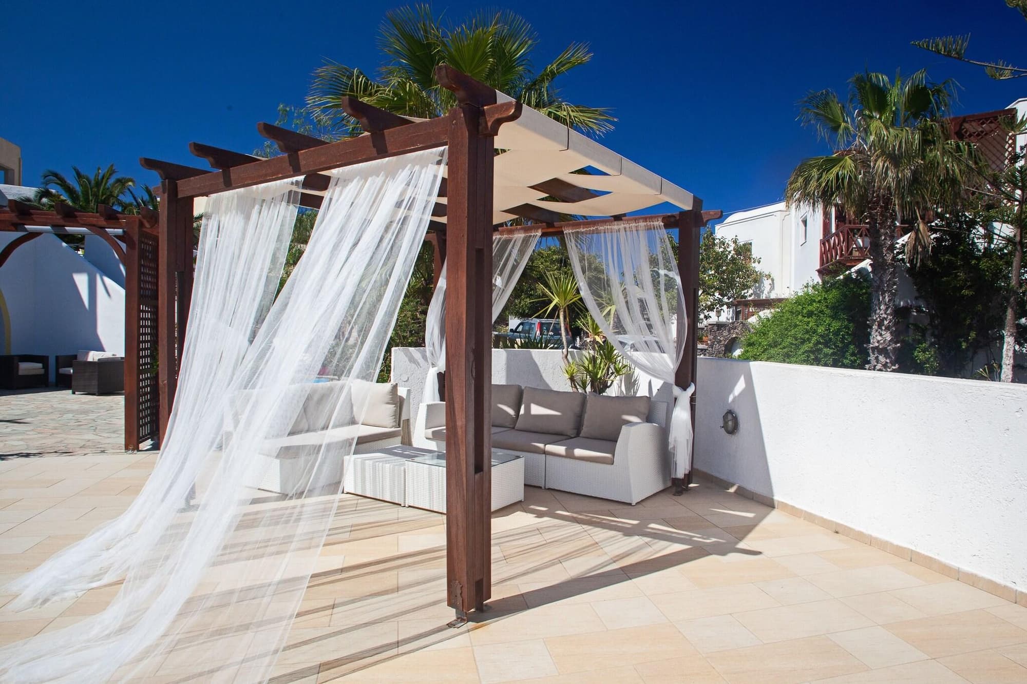 Arlene Boutique, Lobby