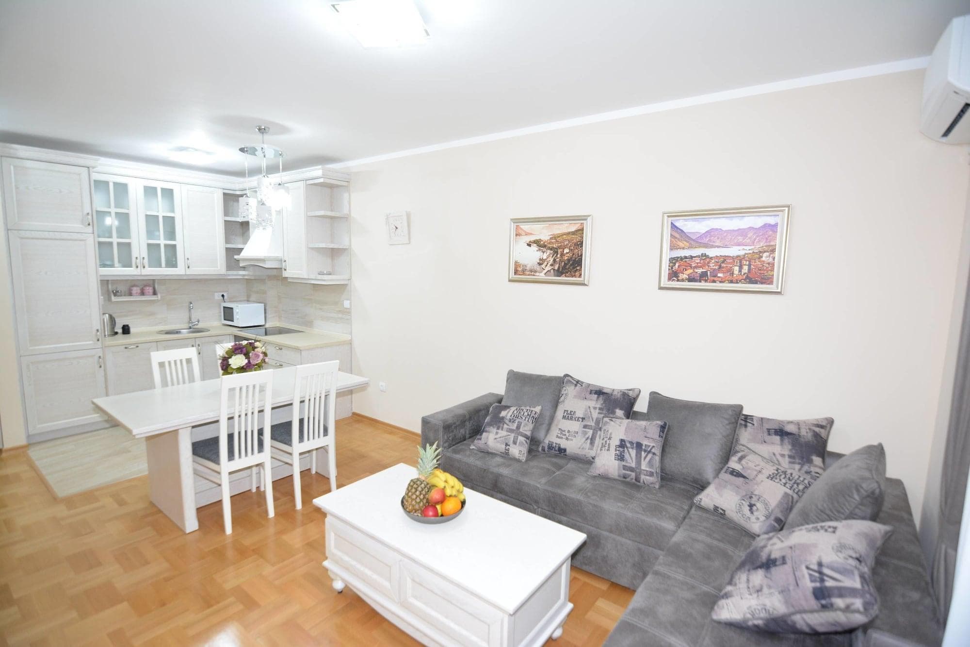 Apartments Dobrotski Dvori, Room