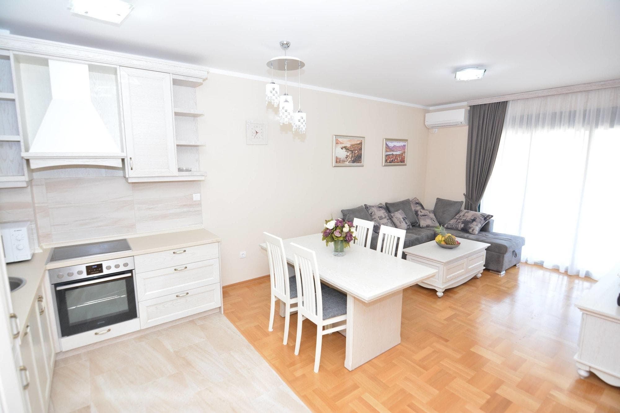 Apartments Dobrotski Dvori, Room