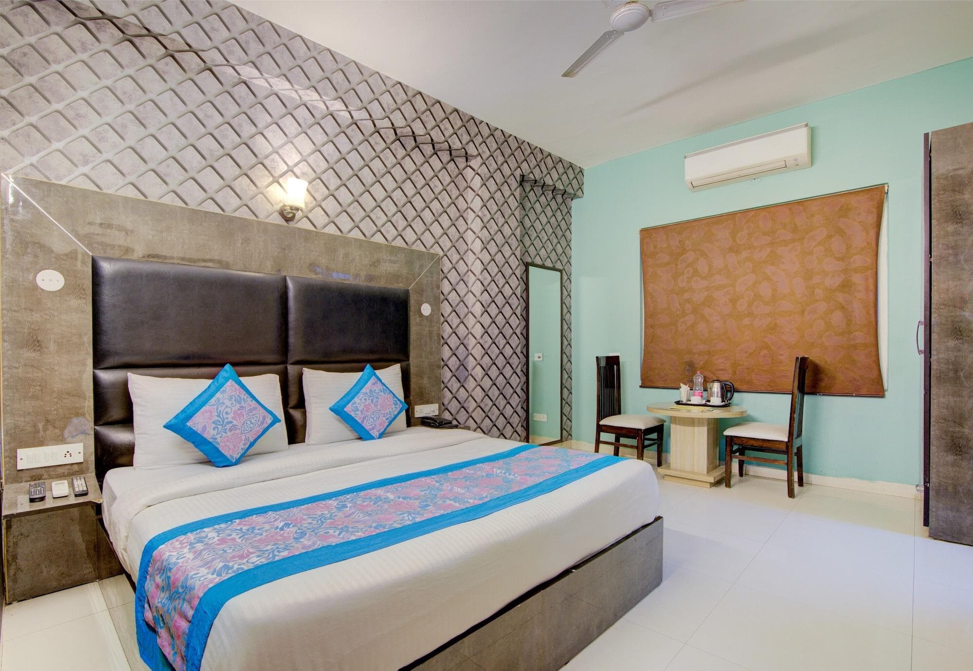 Hotel Smart Palace, Sports and Entertainment