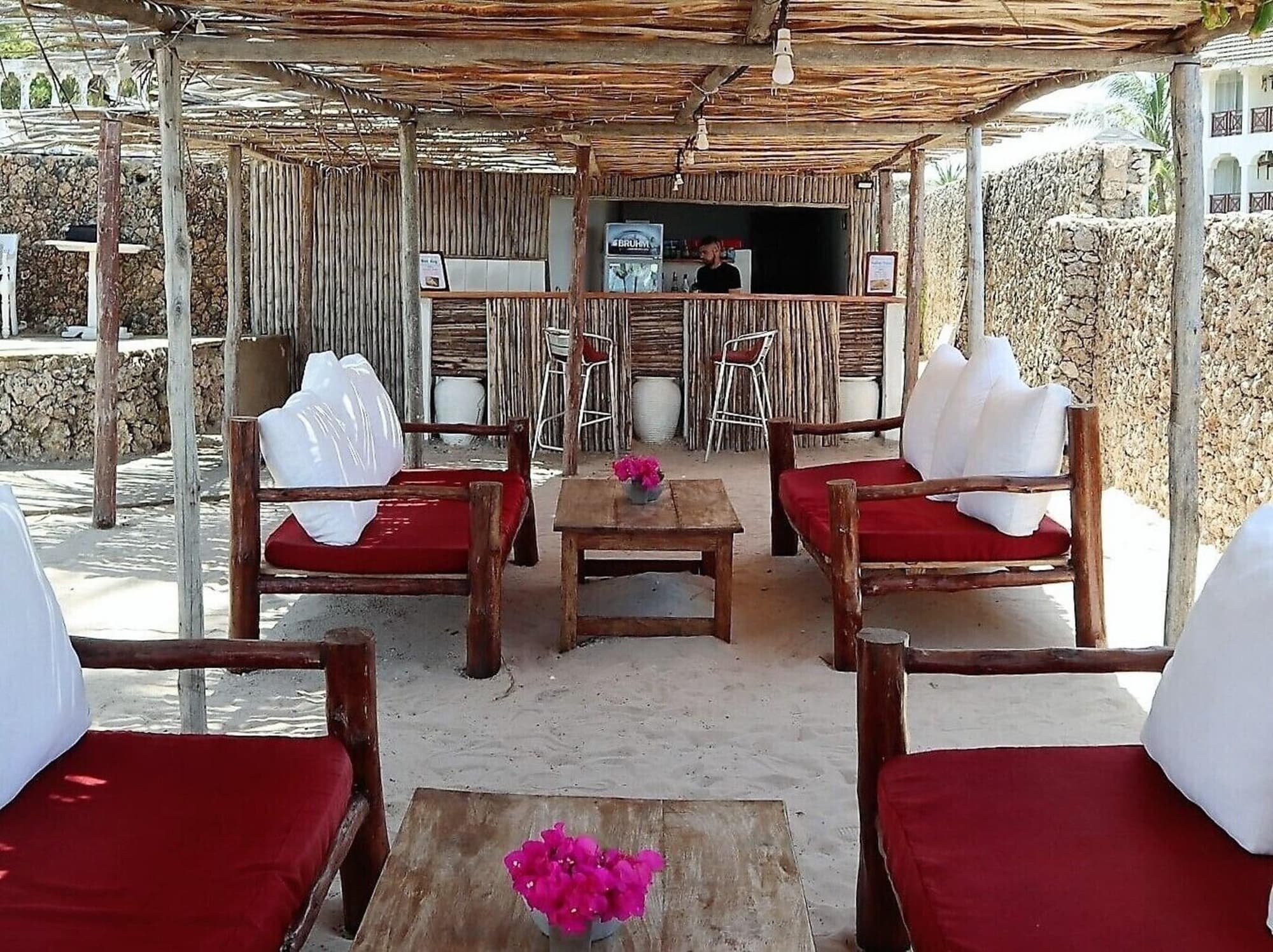 Lily Palm Resort, Bar