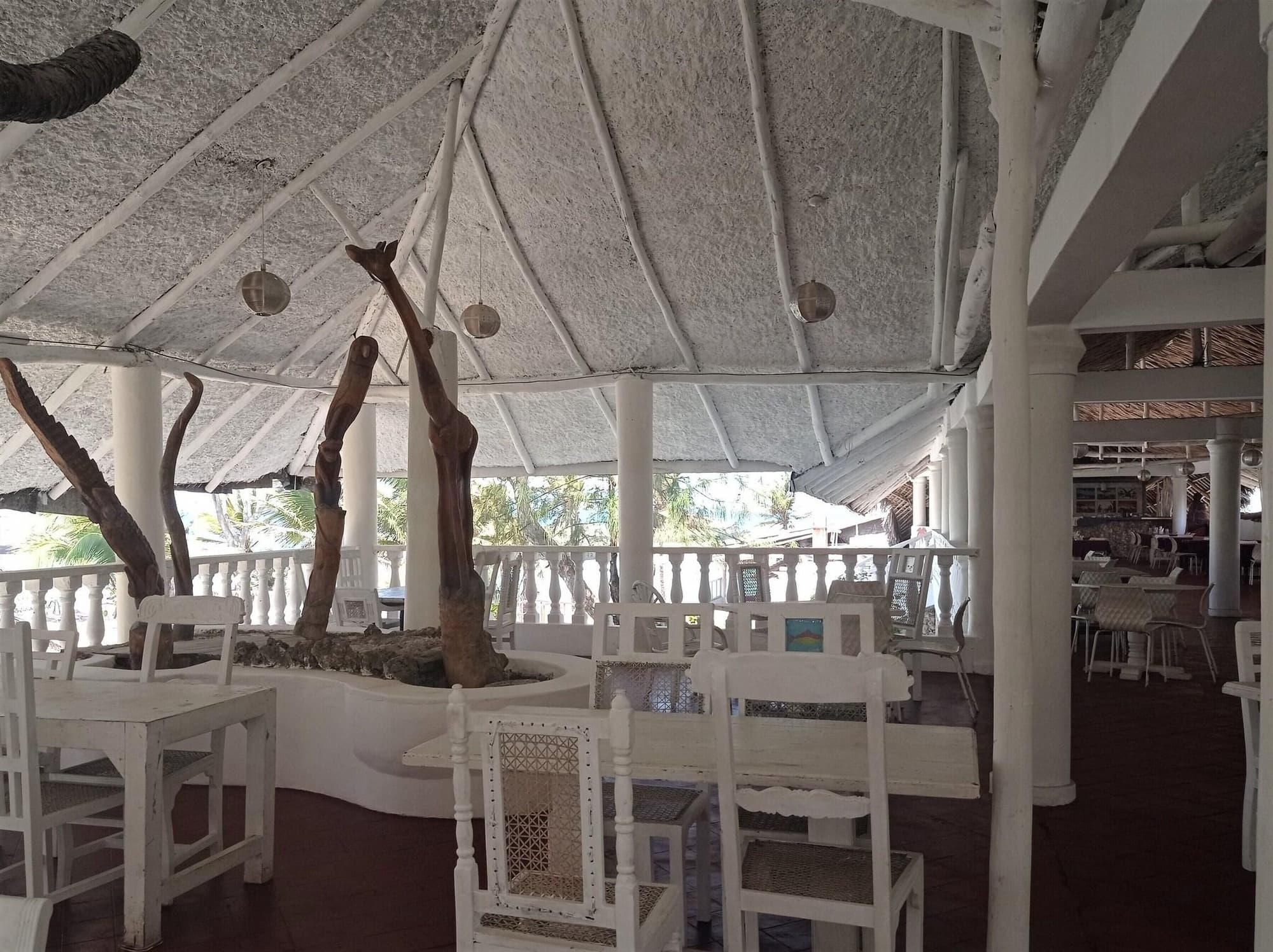 Lily Palm Resort, Restaurant