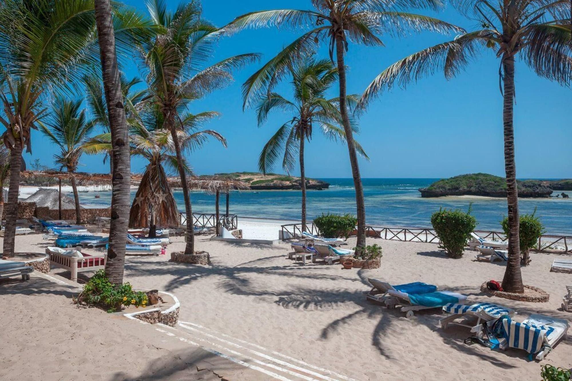 Lily Palm Resort, Beach