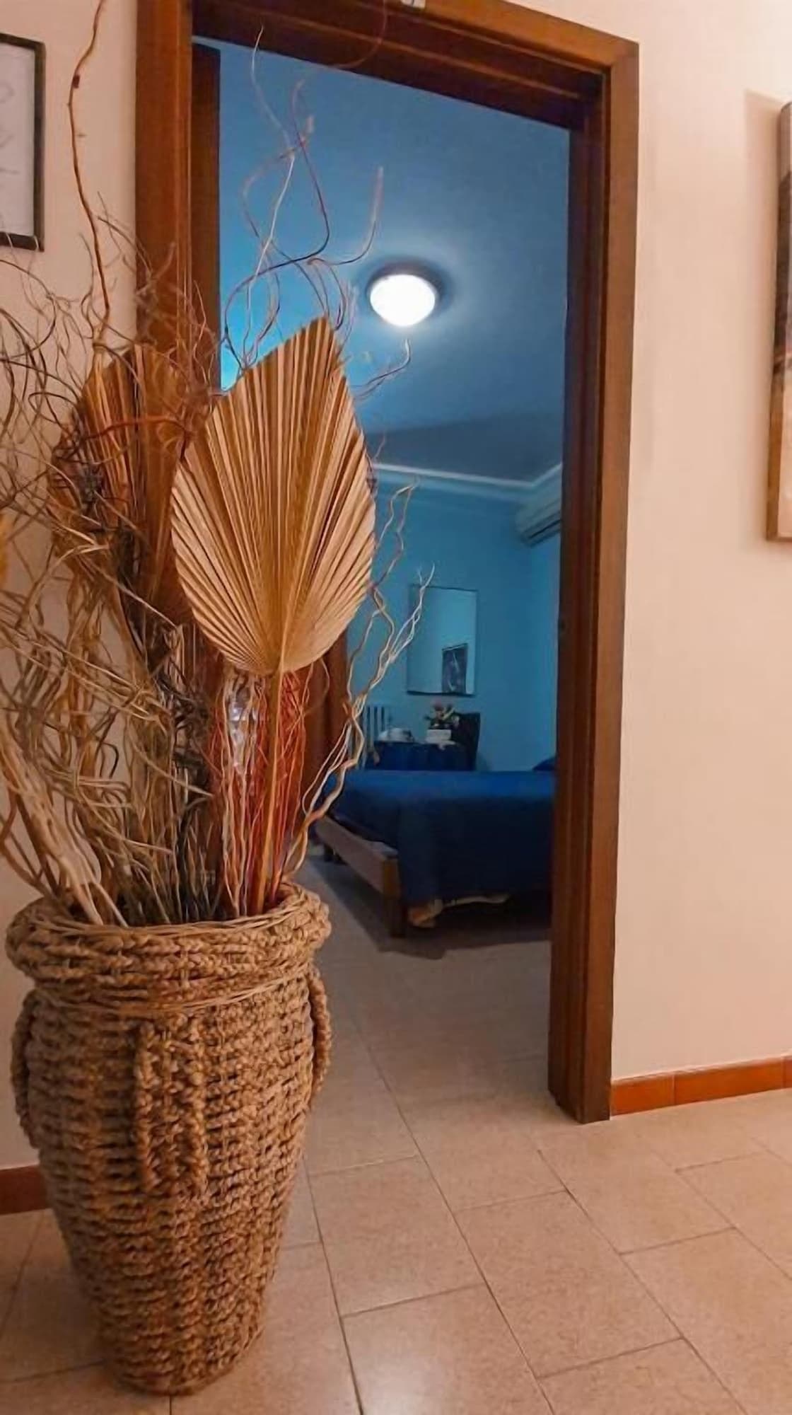 Hotel Mediterraneo, Lobby