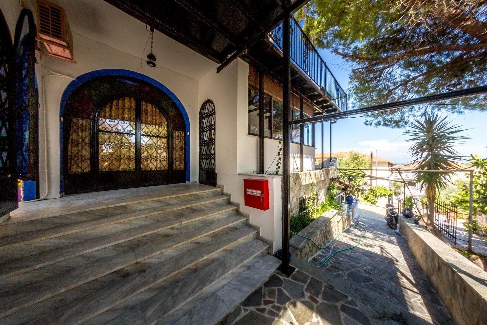 Velendzas Holidays, General view