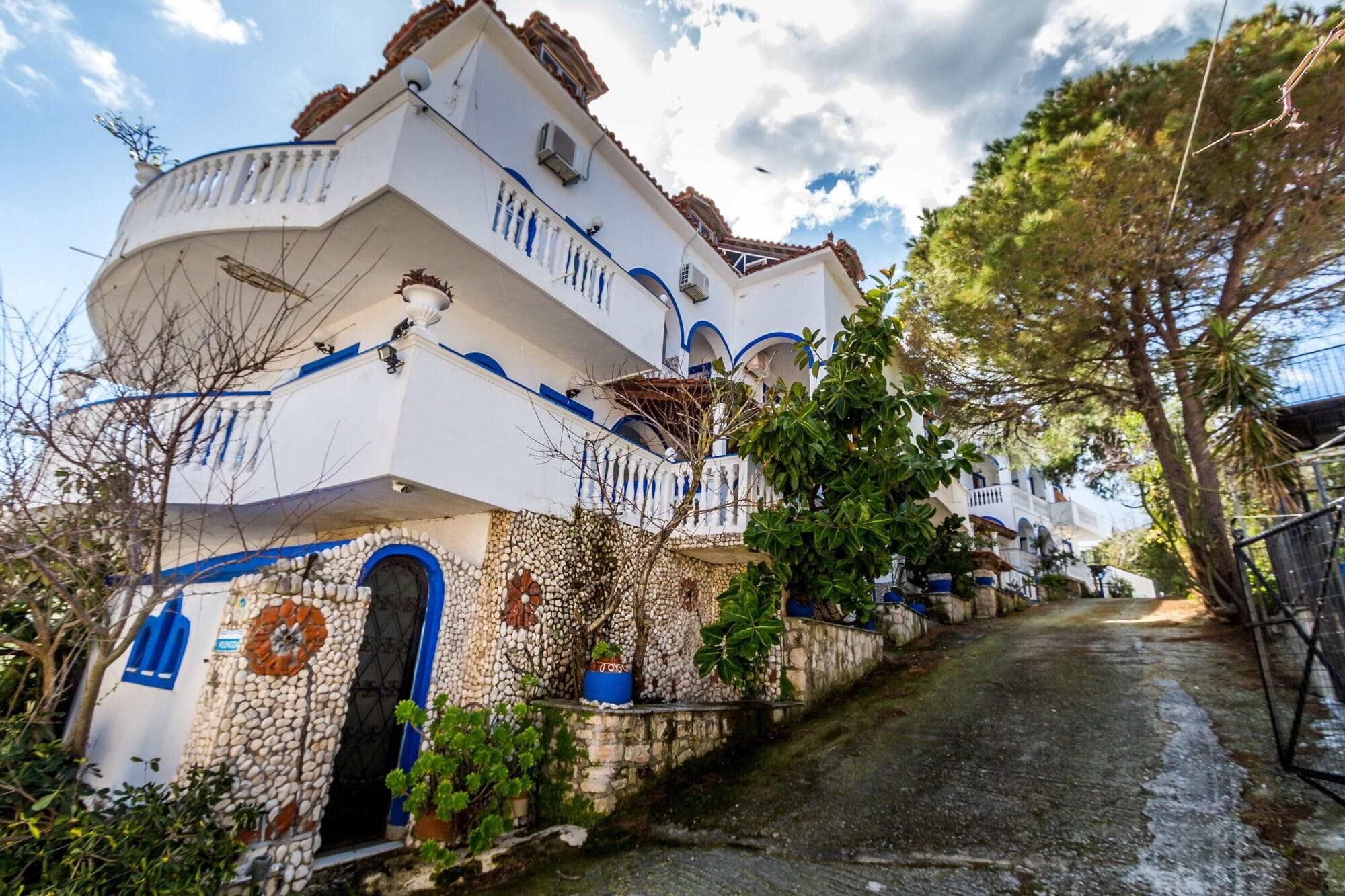 Velendzas Holidays, General view