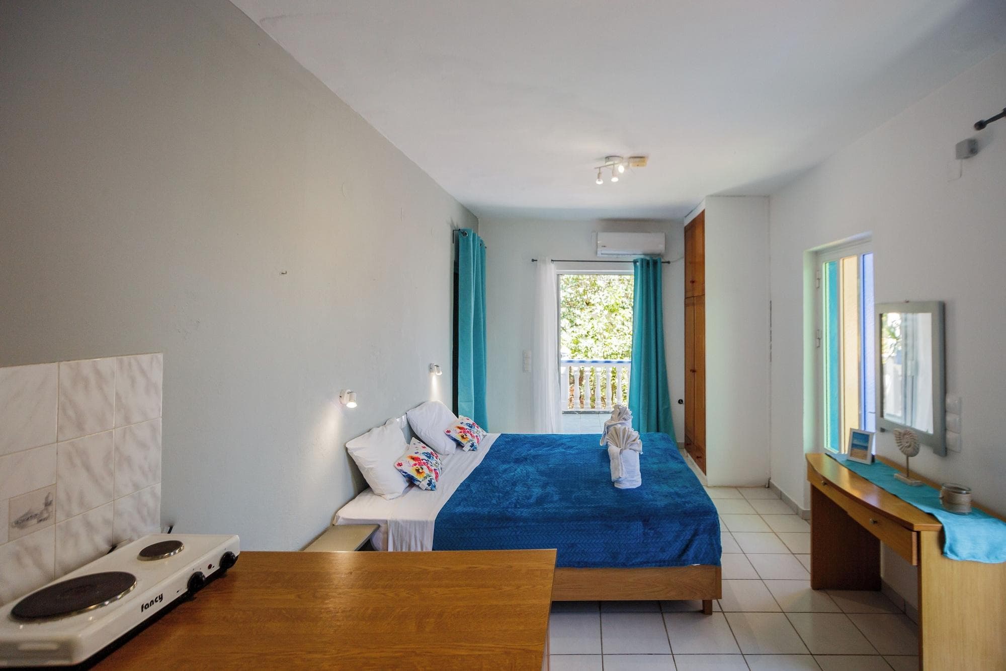 Velendzas Holidays, General view