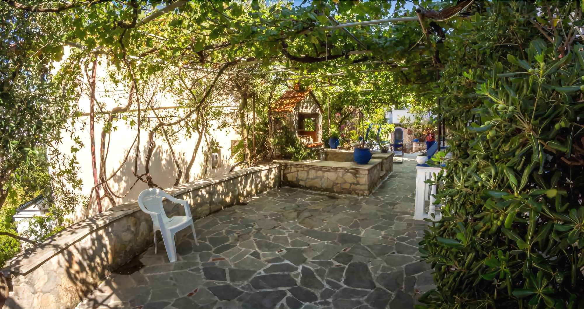 Velendzas Holidays, Sports and Entertainment