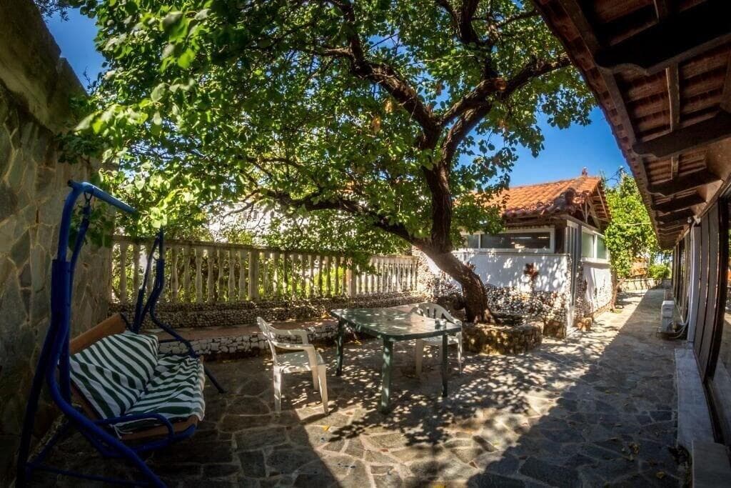 Velendzas Holidays, Terrace