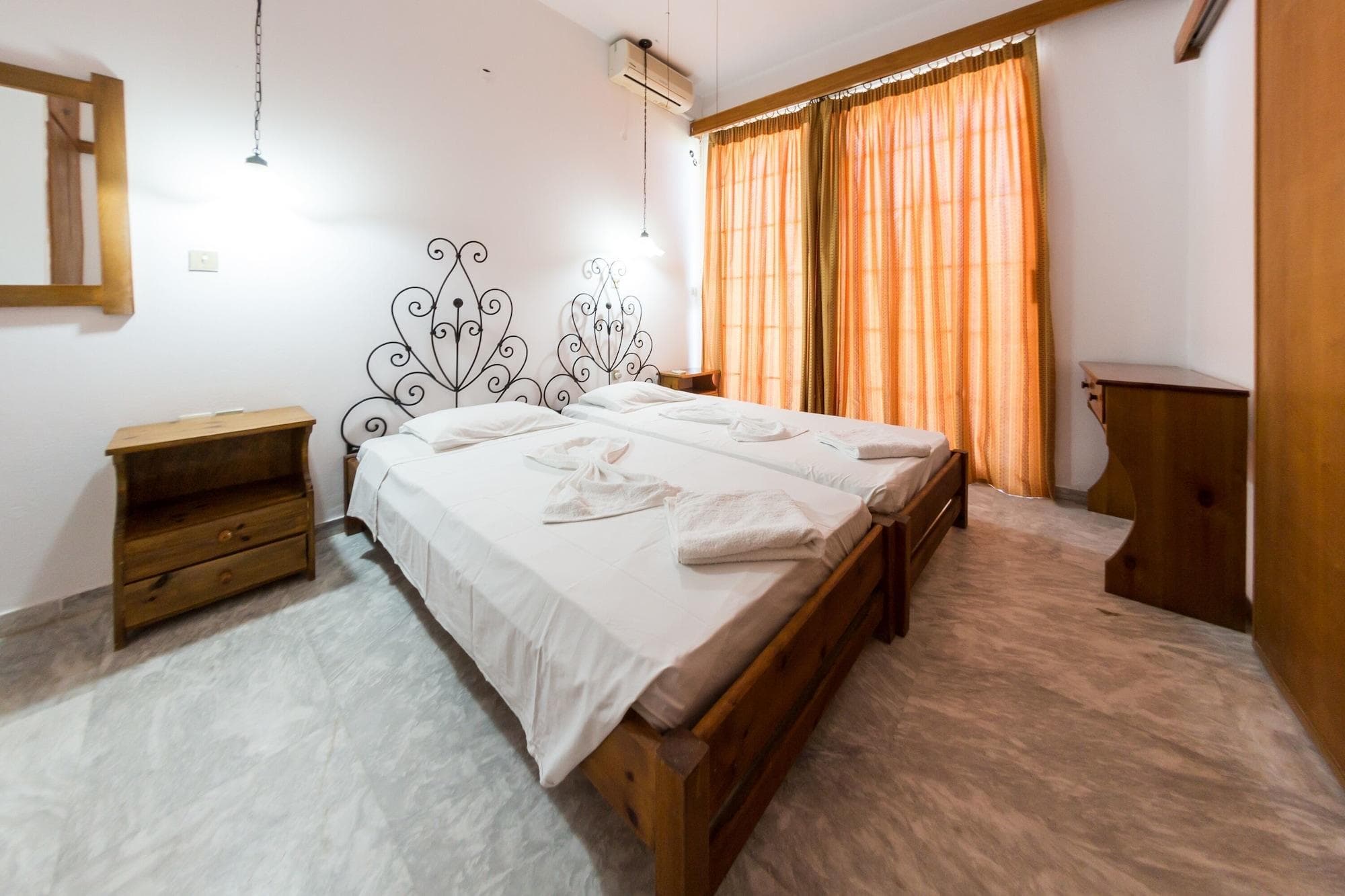 Velendzas Holidays, Room