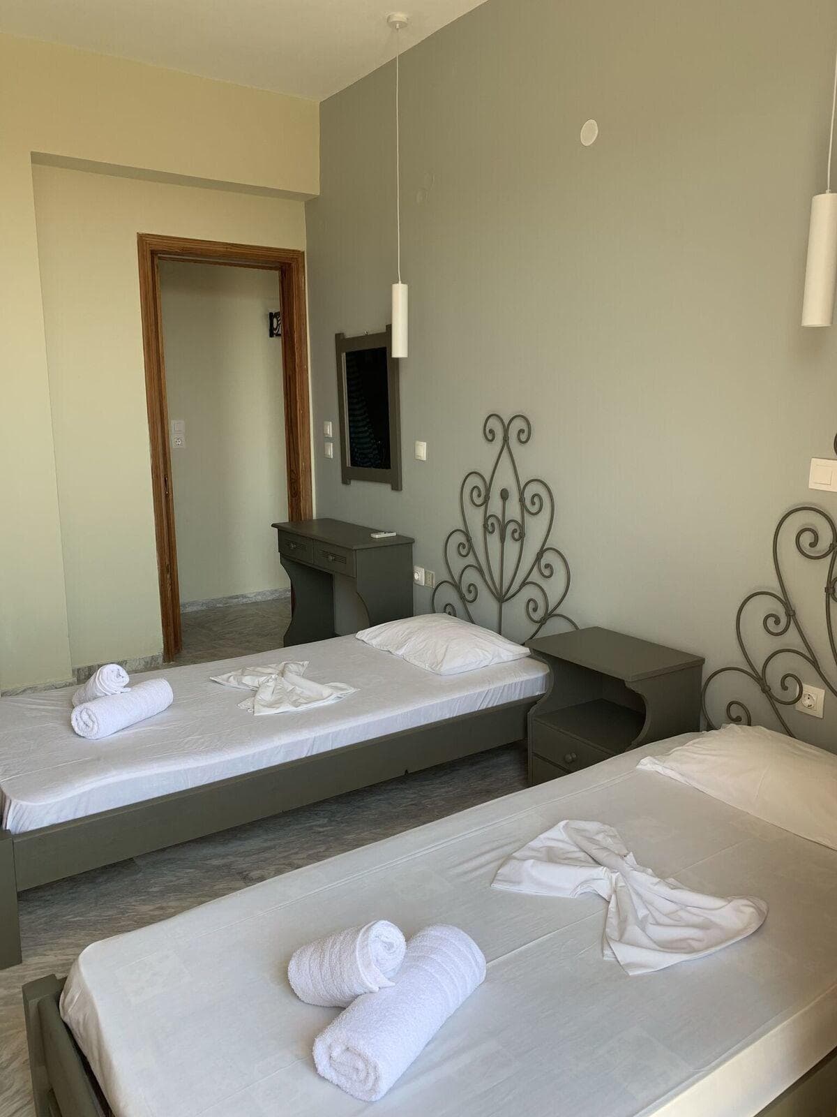 Velendzas Holidays, Room