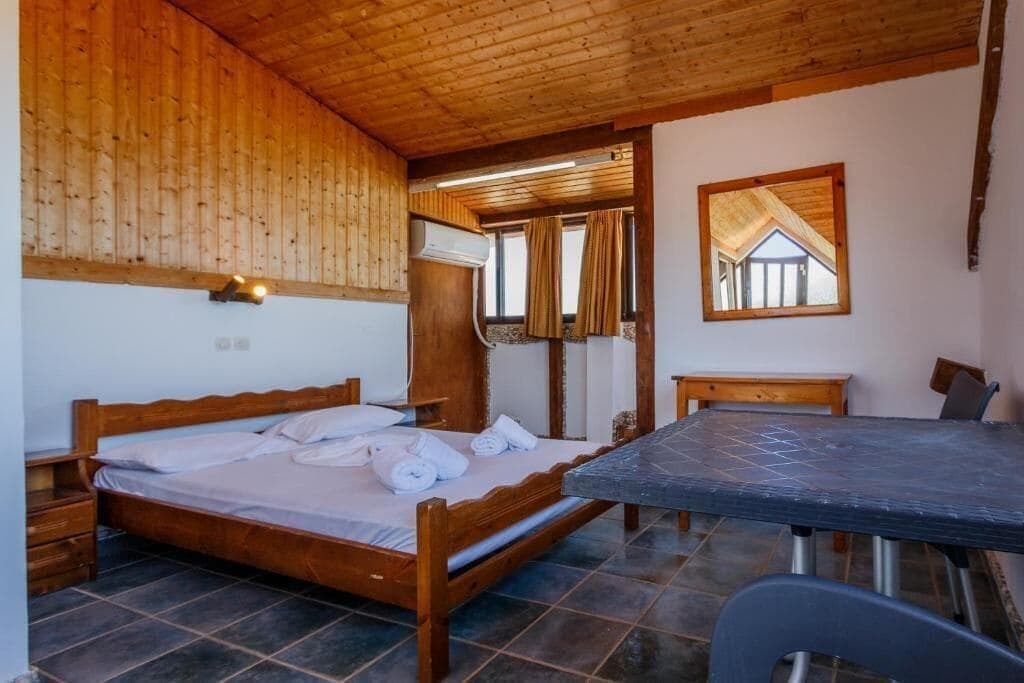 Velendzas Holidays, Room