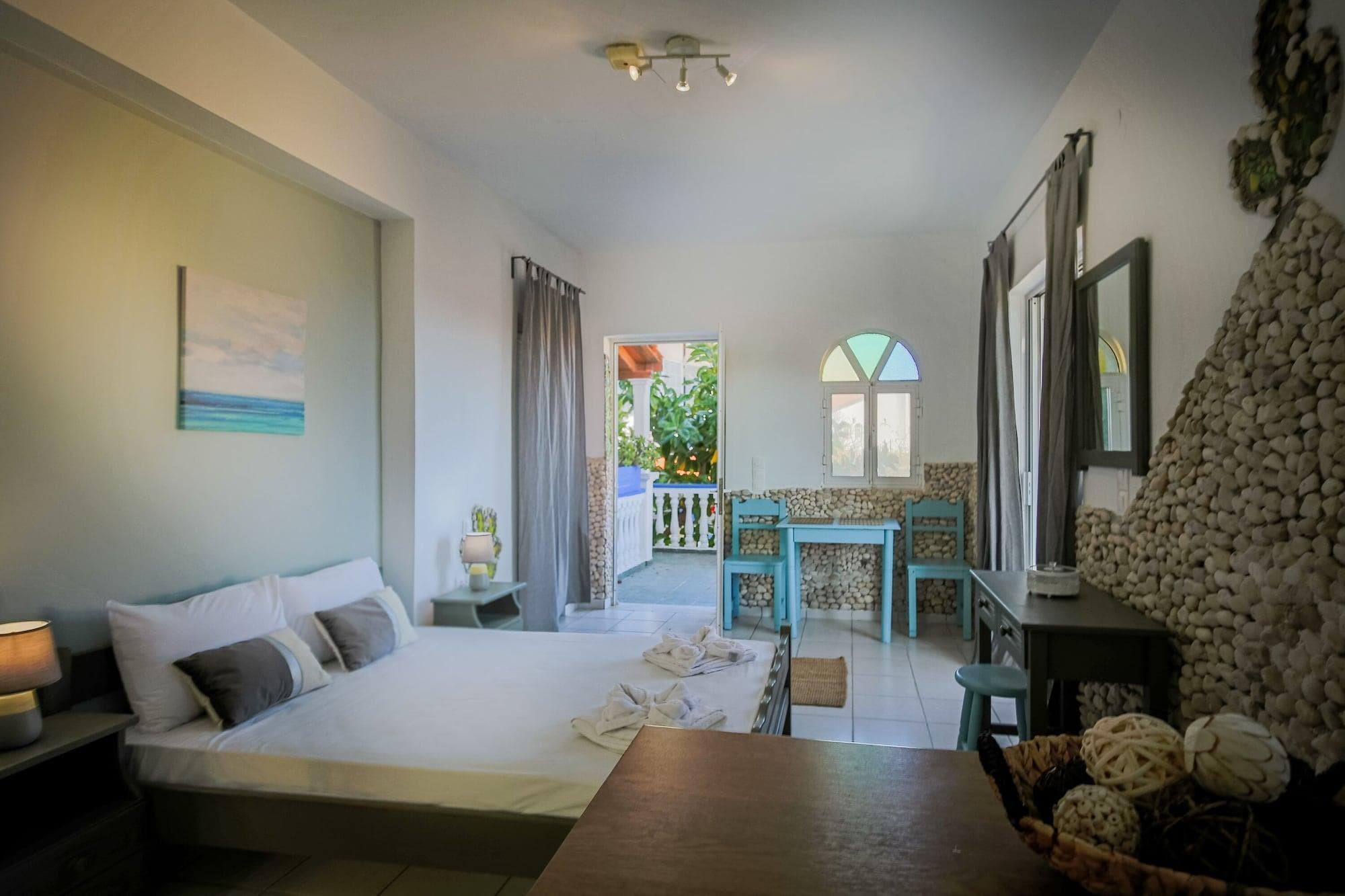 Velendzas Holidays, Room