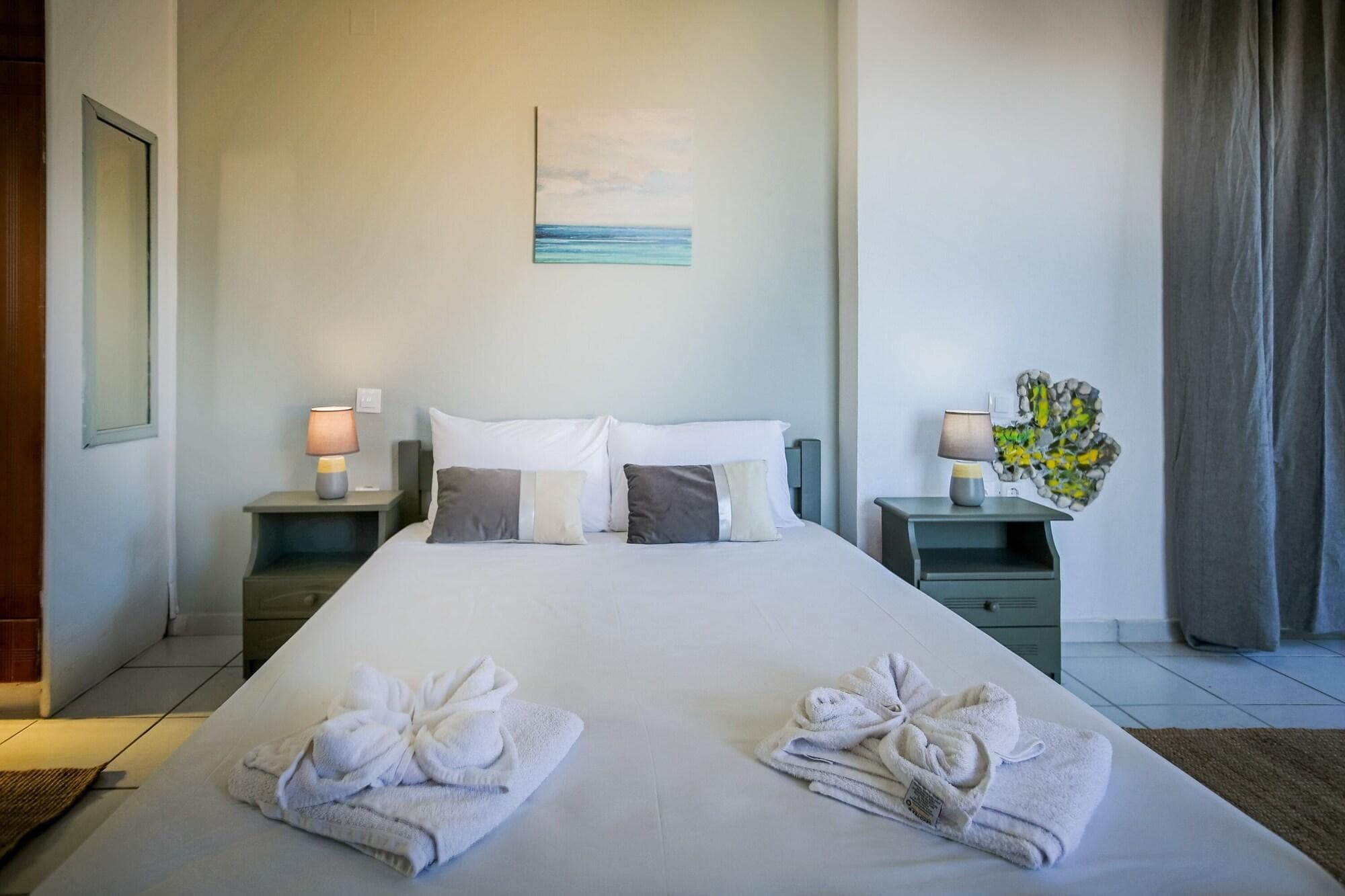 Velendzas Holidays, Room