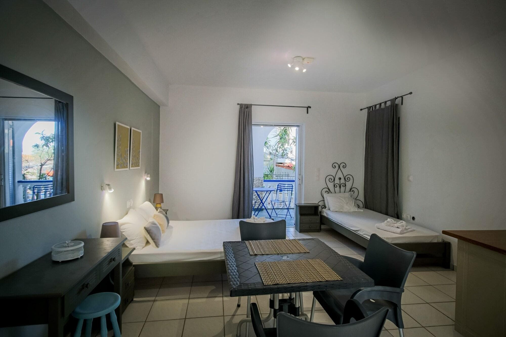 Velendzas Holidays, Room