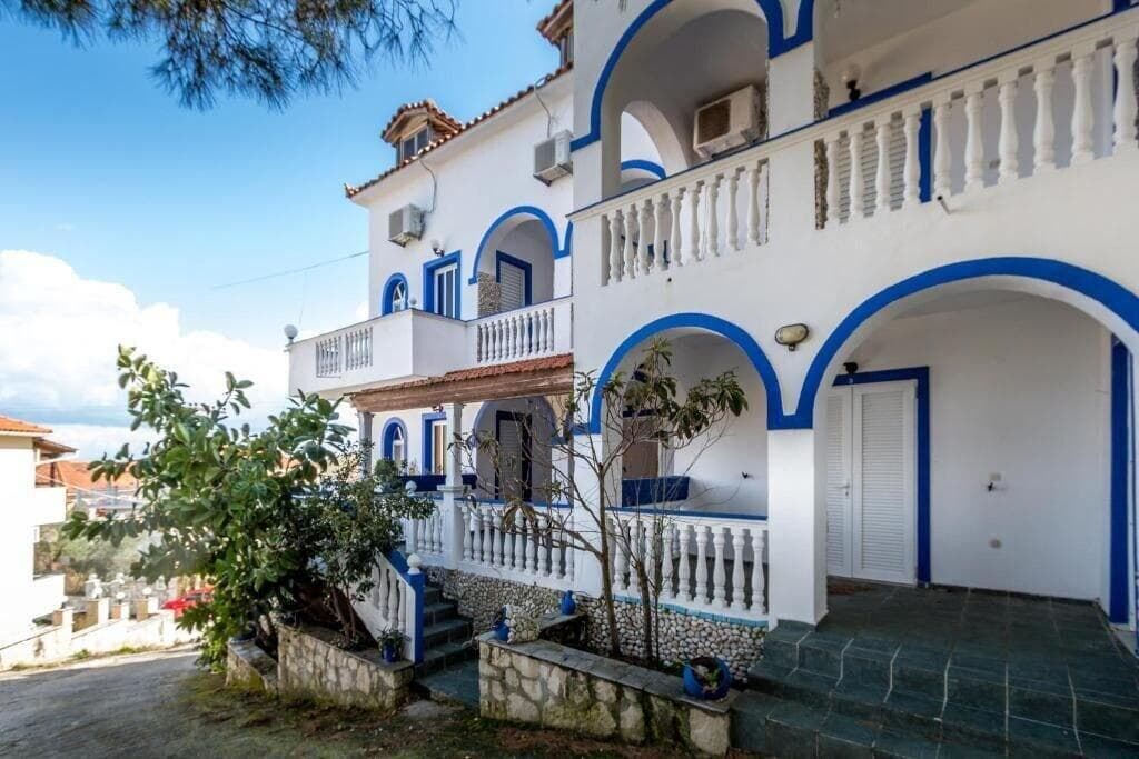 Velendzas Holidays, Room