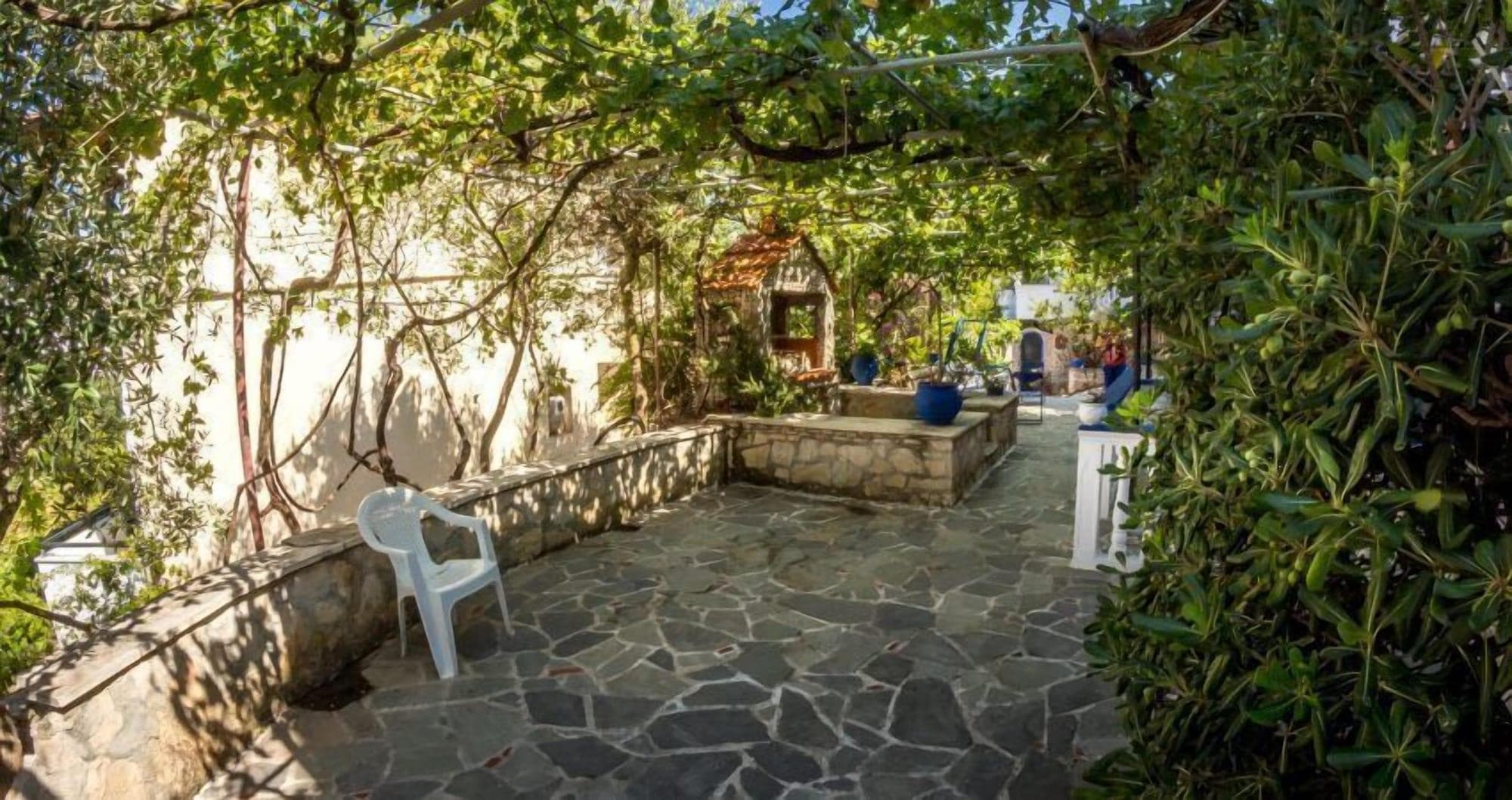 Velendzas Holidays, Room