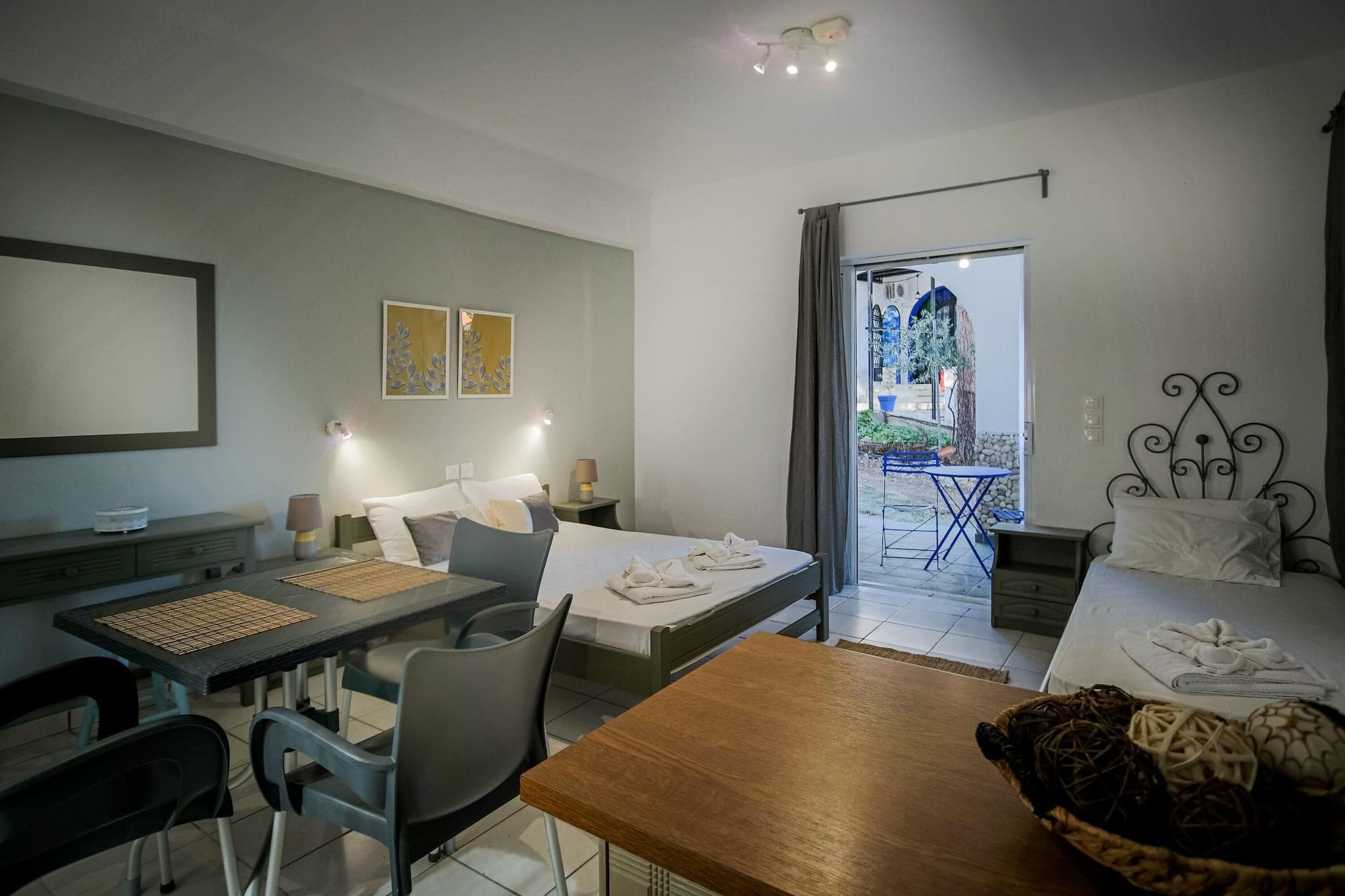 Velendzas Holidays, Room