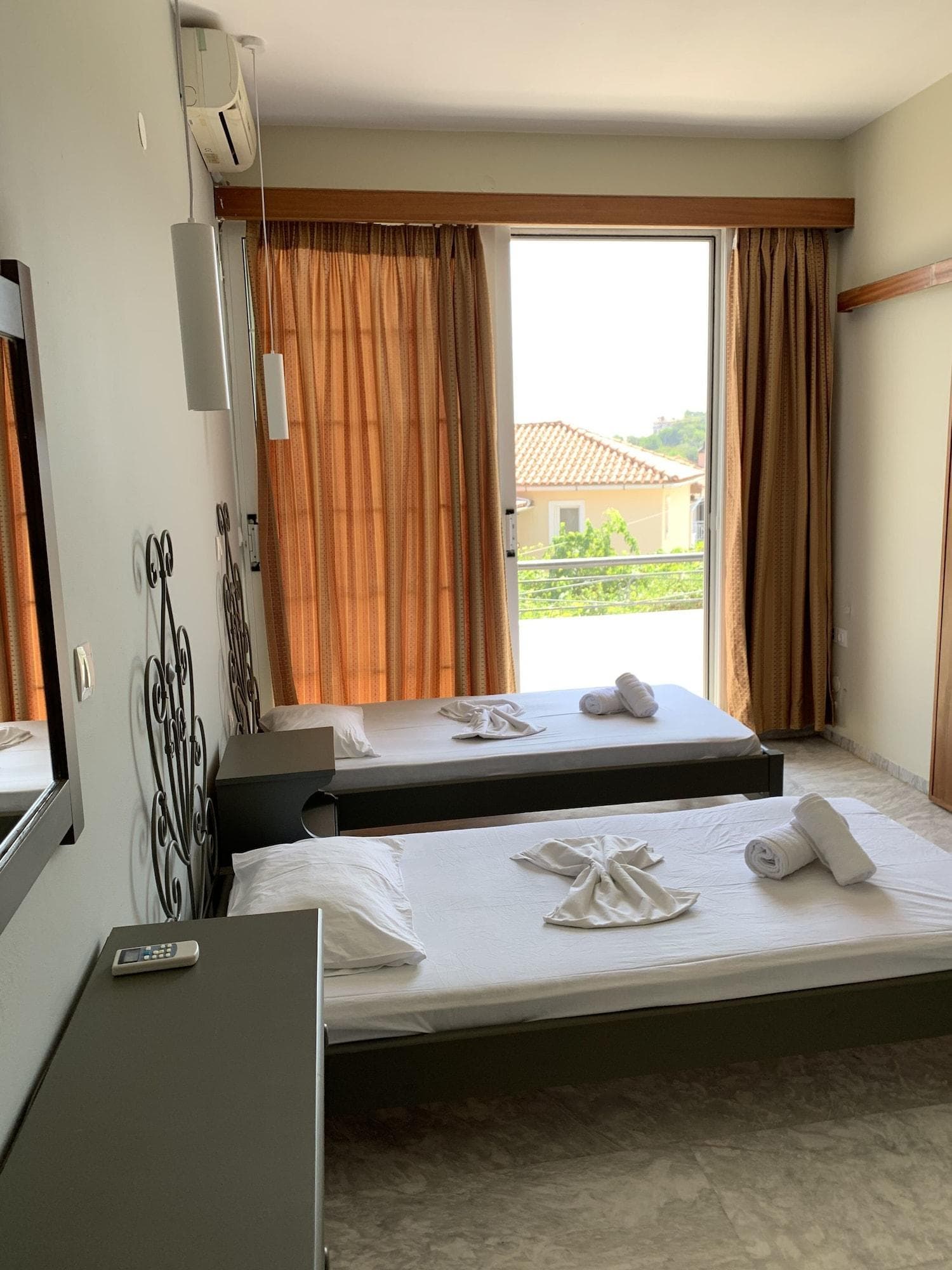 Velendzas Holidays, Room