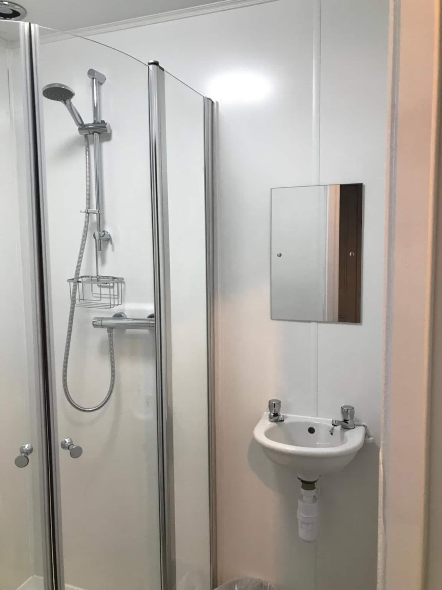 Harbour Bridge, Room