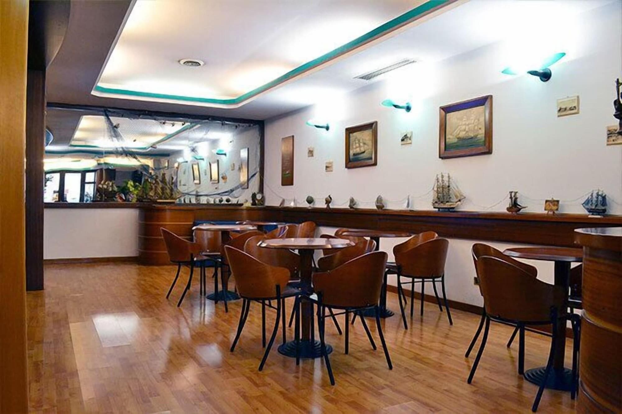 Hotel La Bussola, Bar