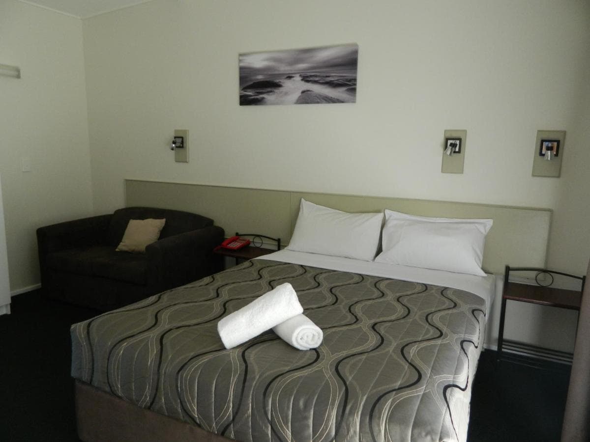 Coachman Motel, Room