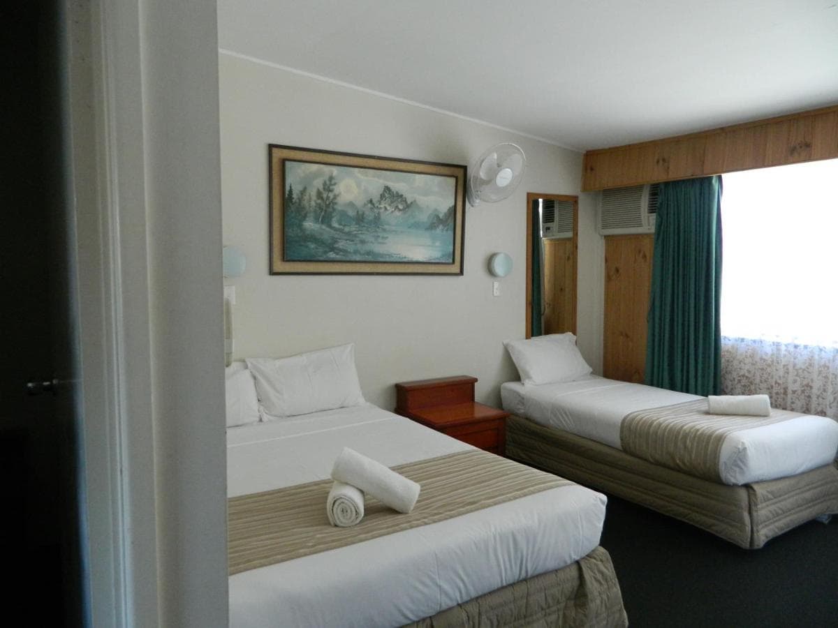 Coachman Motel, Room
