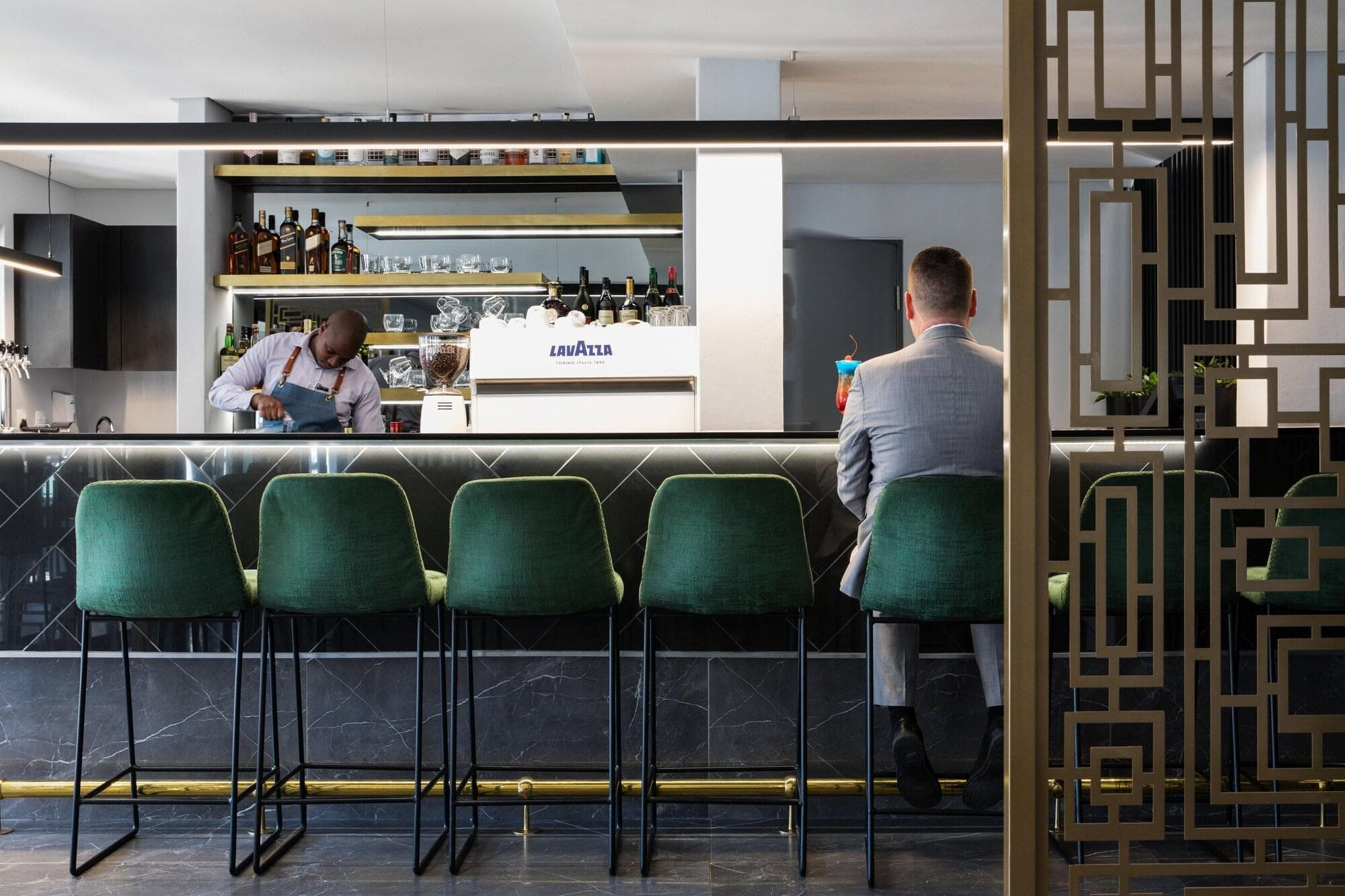 The Capital Melrose, Bar