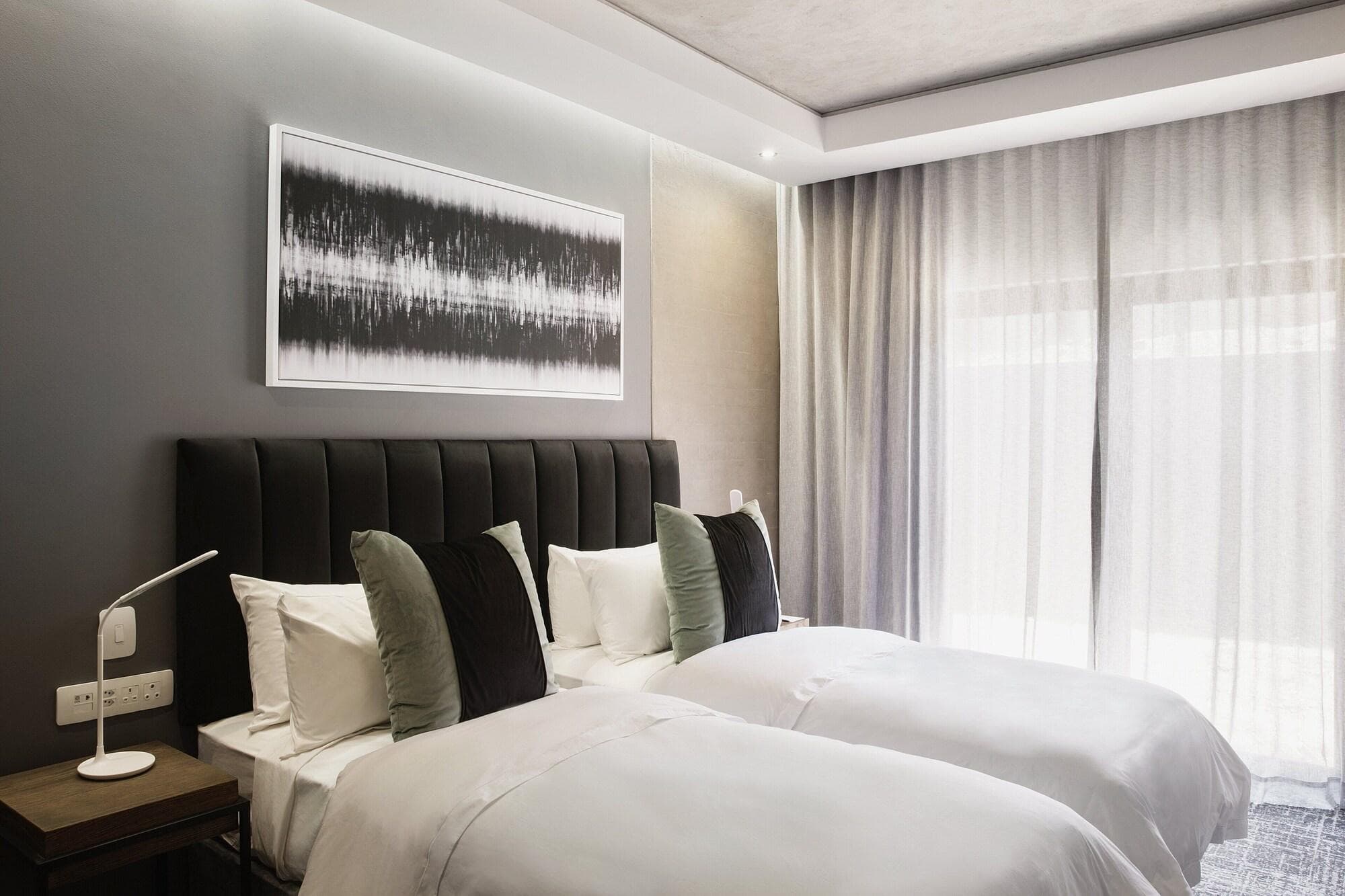 The Capital Melrose, Room